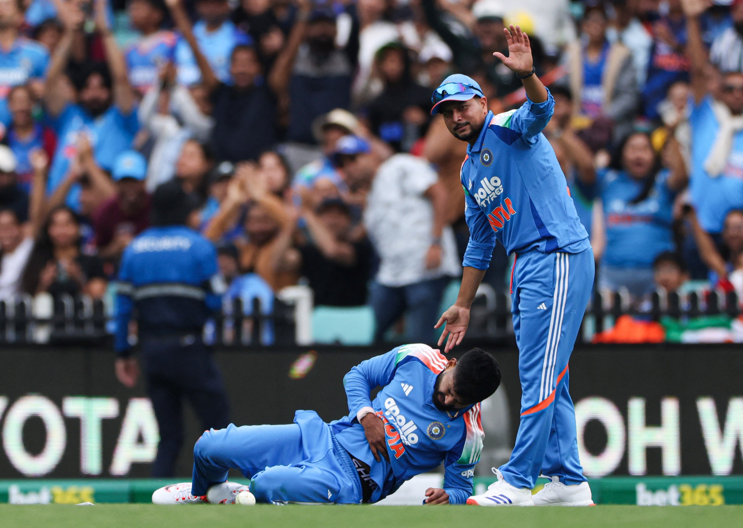 Indian batsman Iyer hospitalised after left rib cage injury during fielding in Sydney
