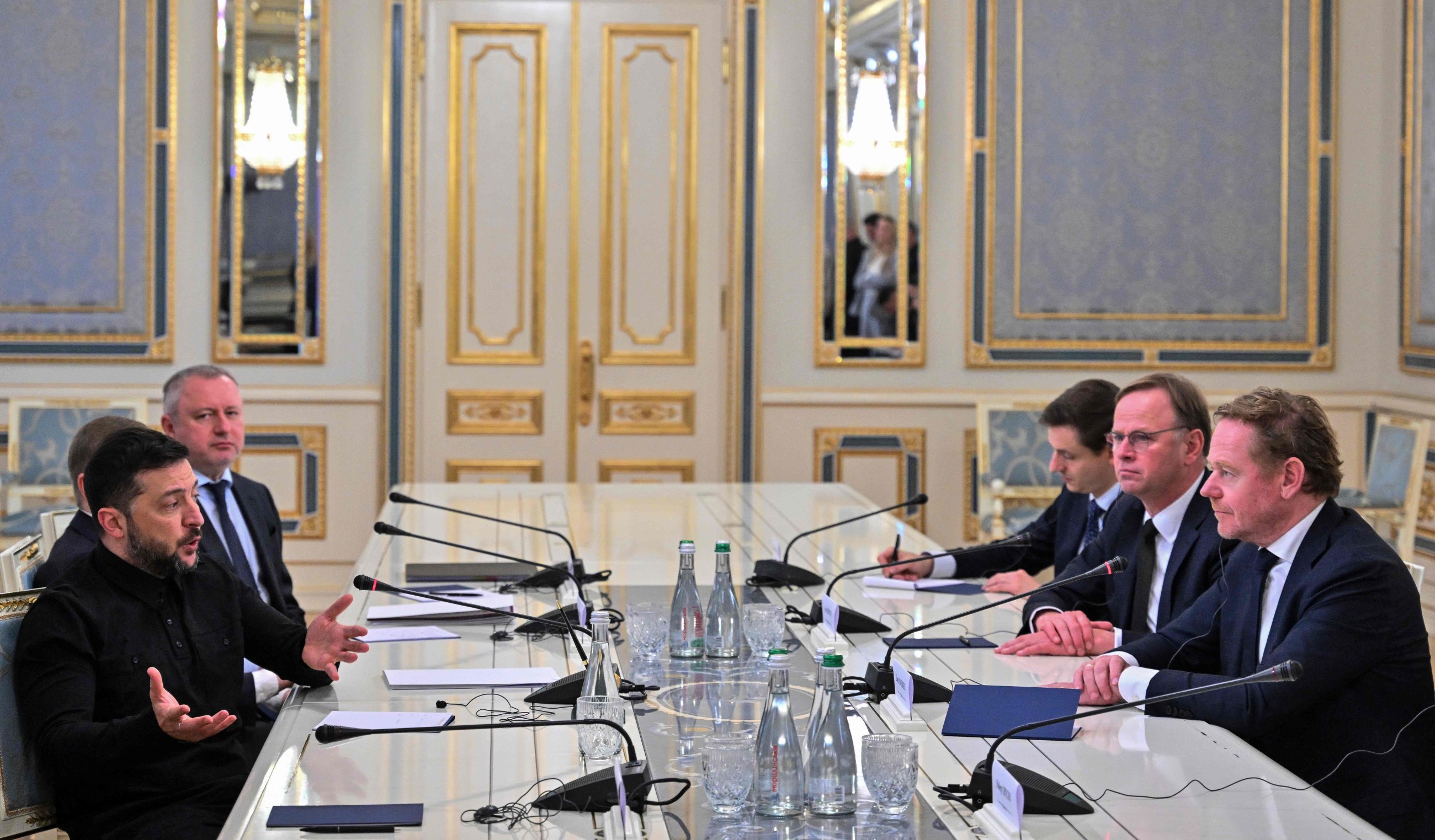 Zelensky ready for truce talks, but will not give up territory