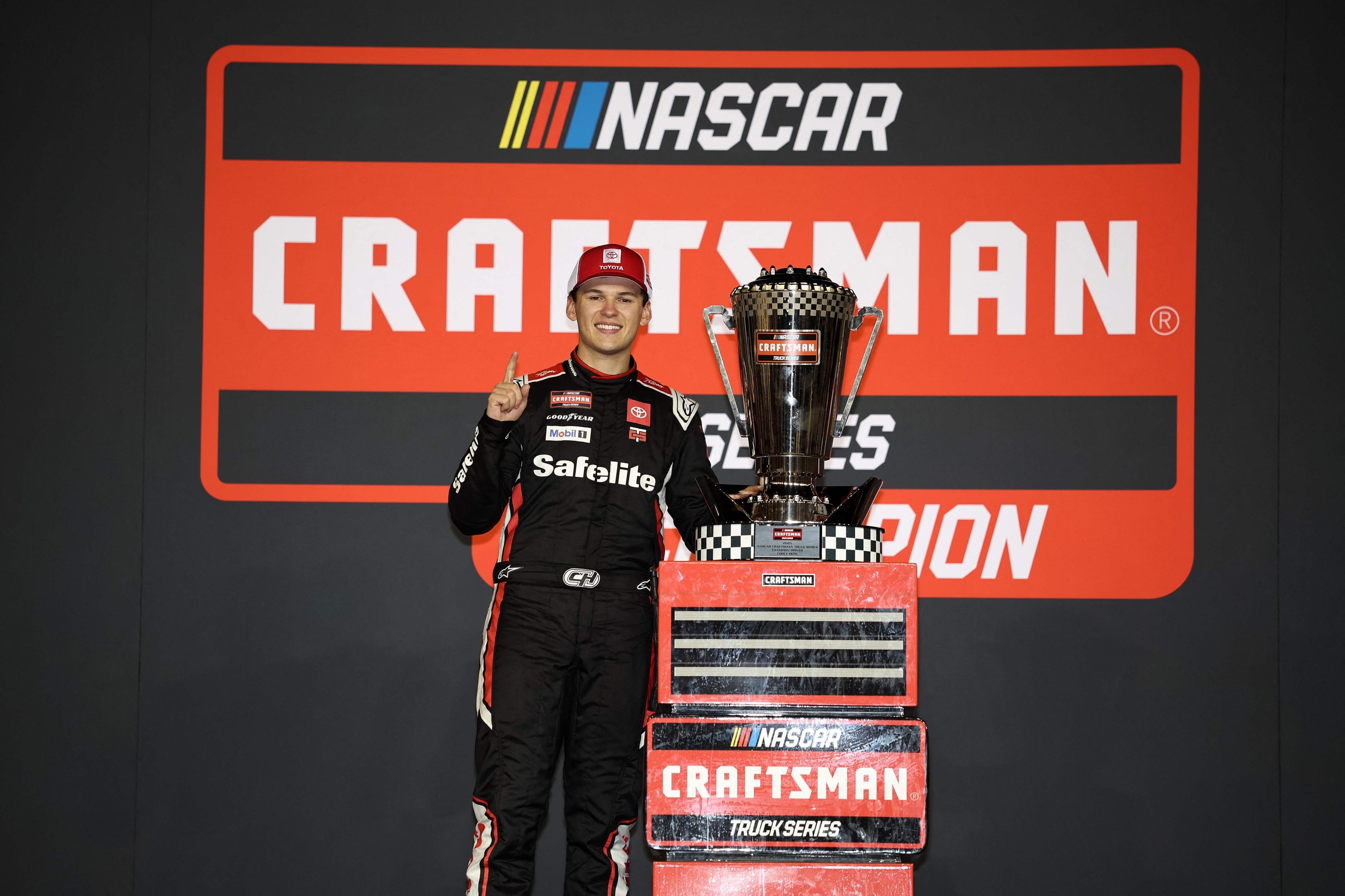 Corey Heim shakes off pressure to win NASCAR Truck Series title
