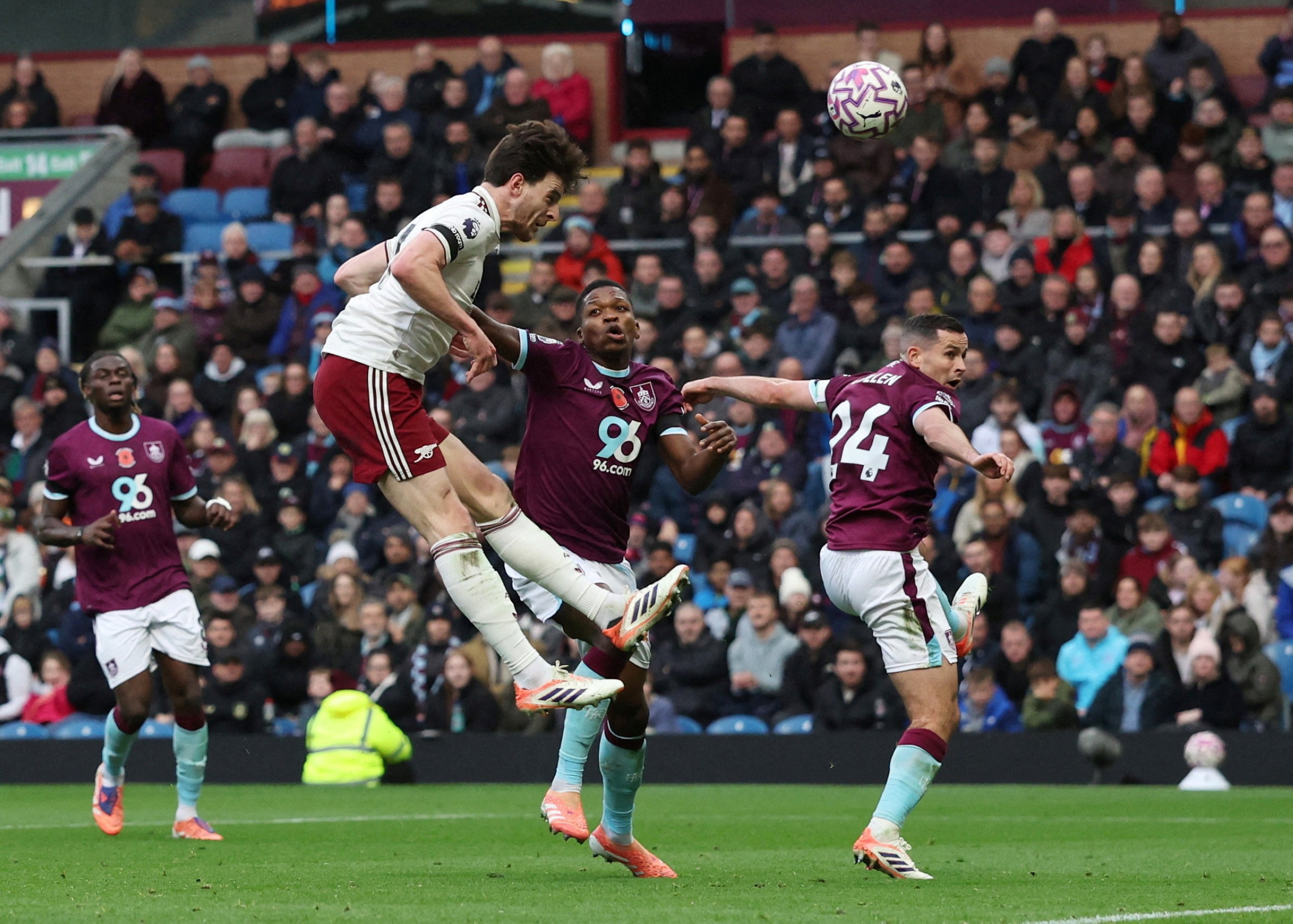 Arsenal cruise against Burnley to extend lead as Forest hold United
