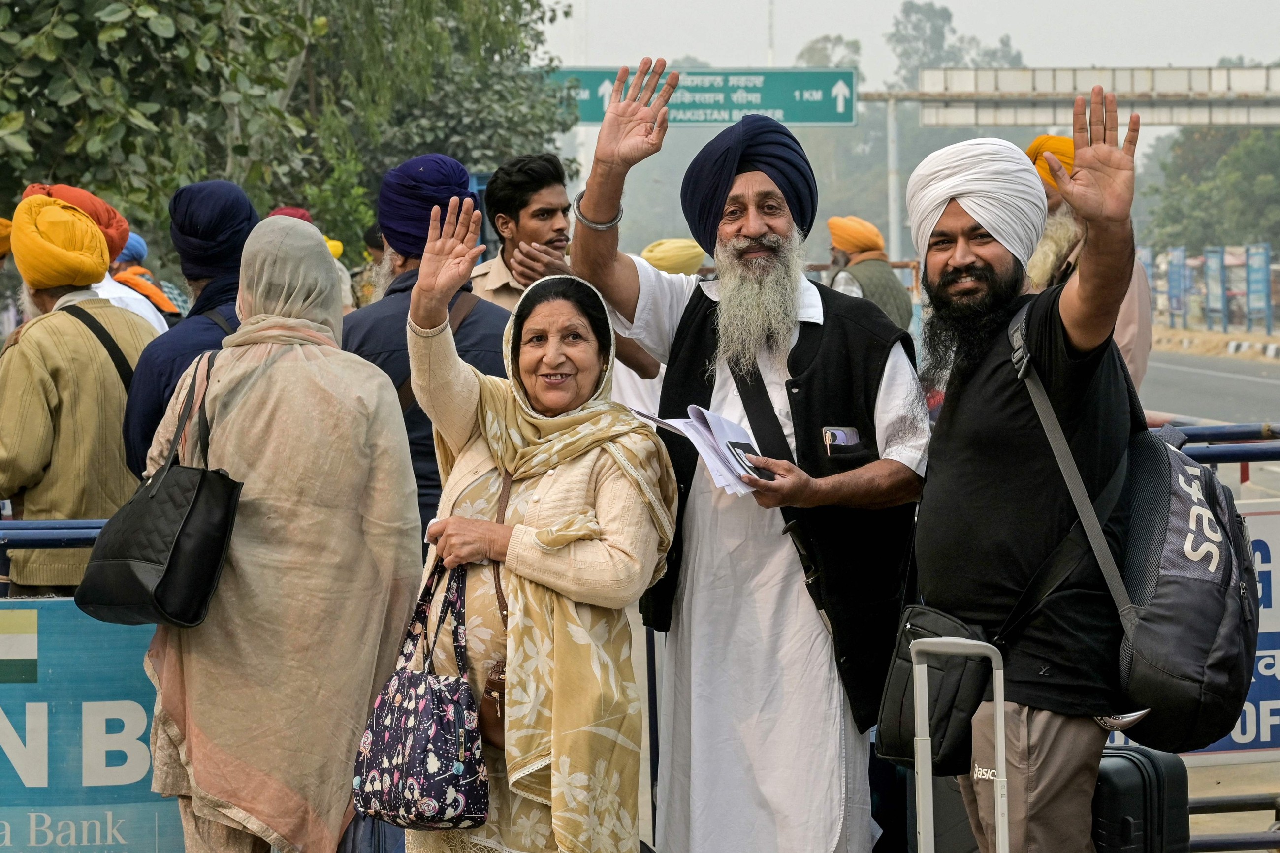 Indian Sikh pilgrims enter Pakistan, first major crossing since May conflict