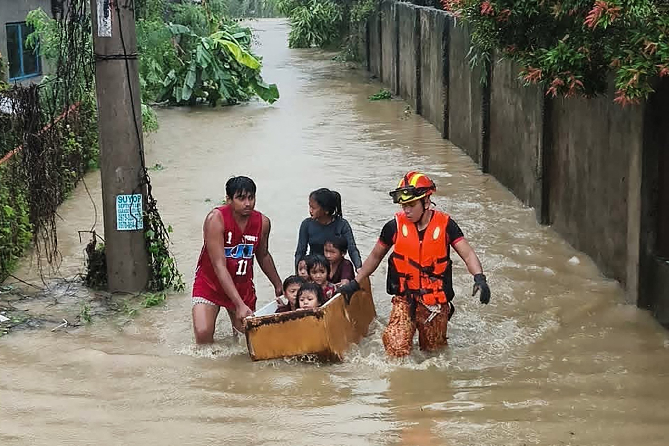 VIDEO: Typhoon Kalmaegi death toll jumps to 26 in Philippines