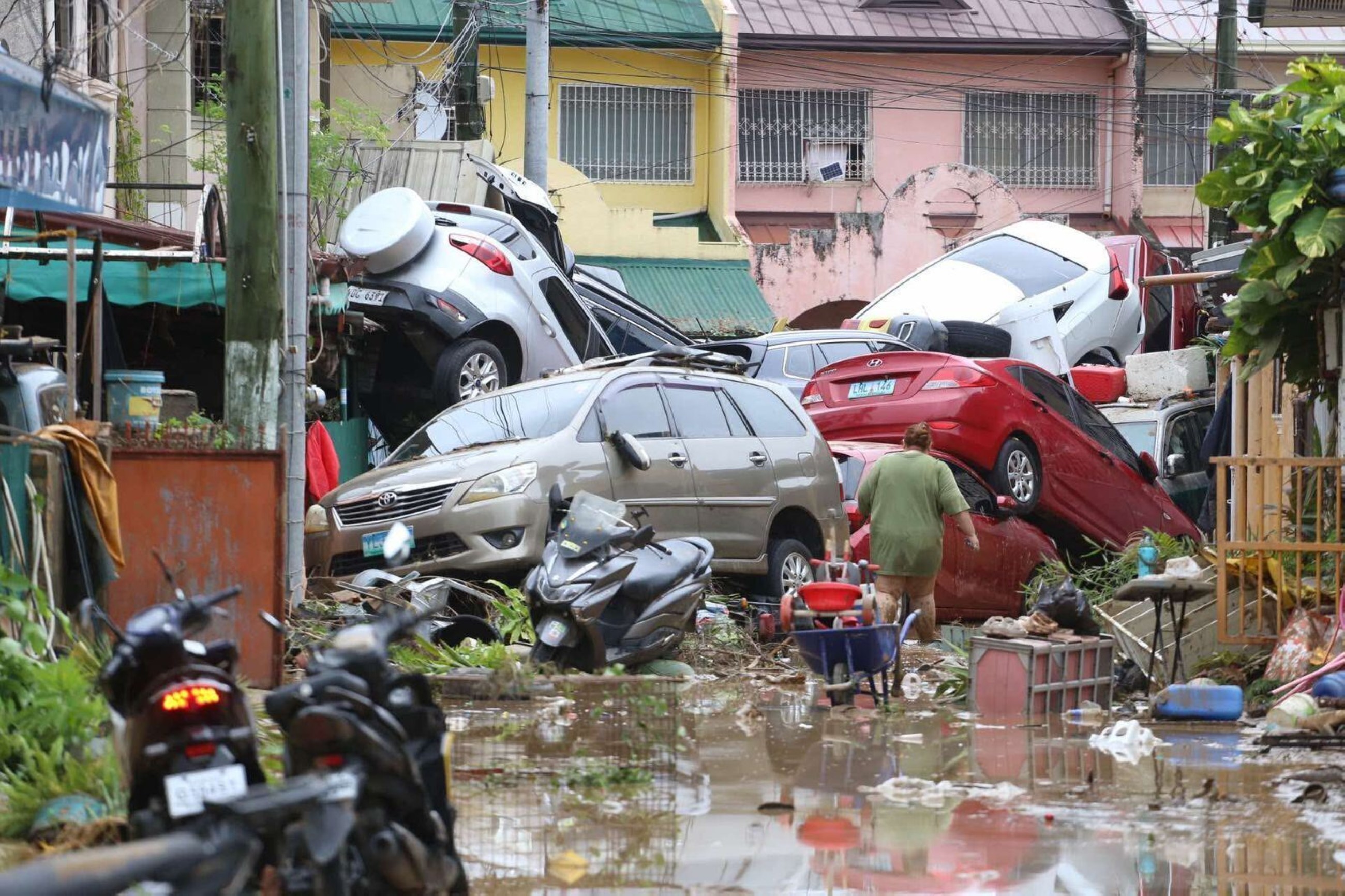 VIDEO: Typhoon Kalmaegi death toll jumps to 26 in Philippines