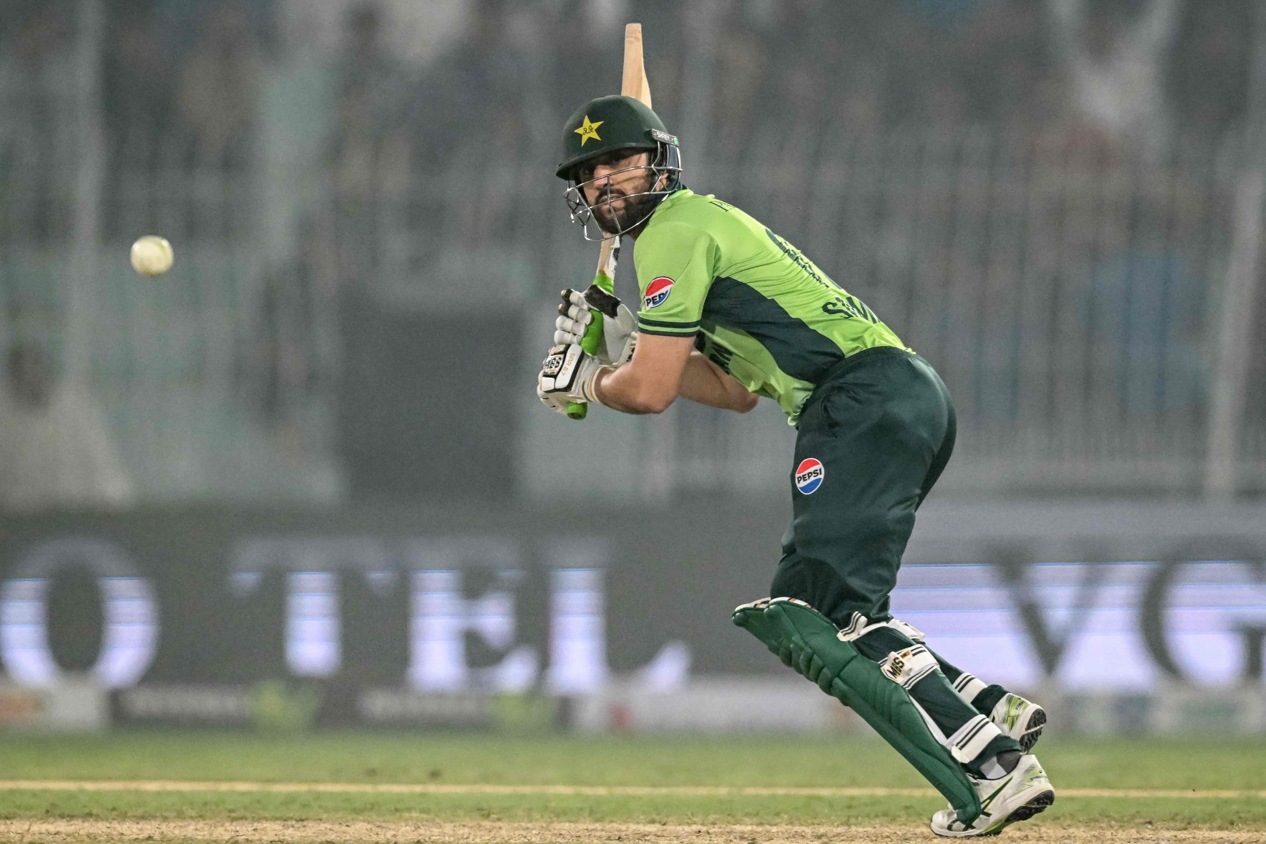 Salman shines in Pakistan&rsquo;s last over thrilling victory over South Africa in three-match ODI series opener