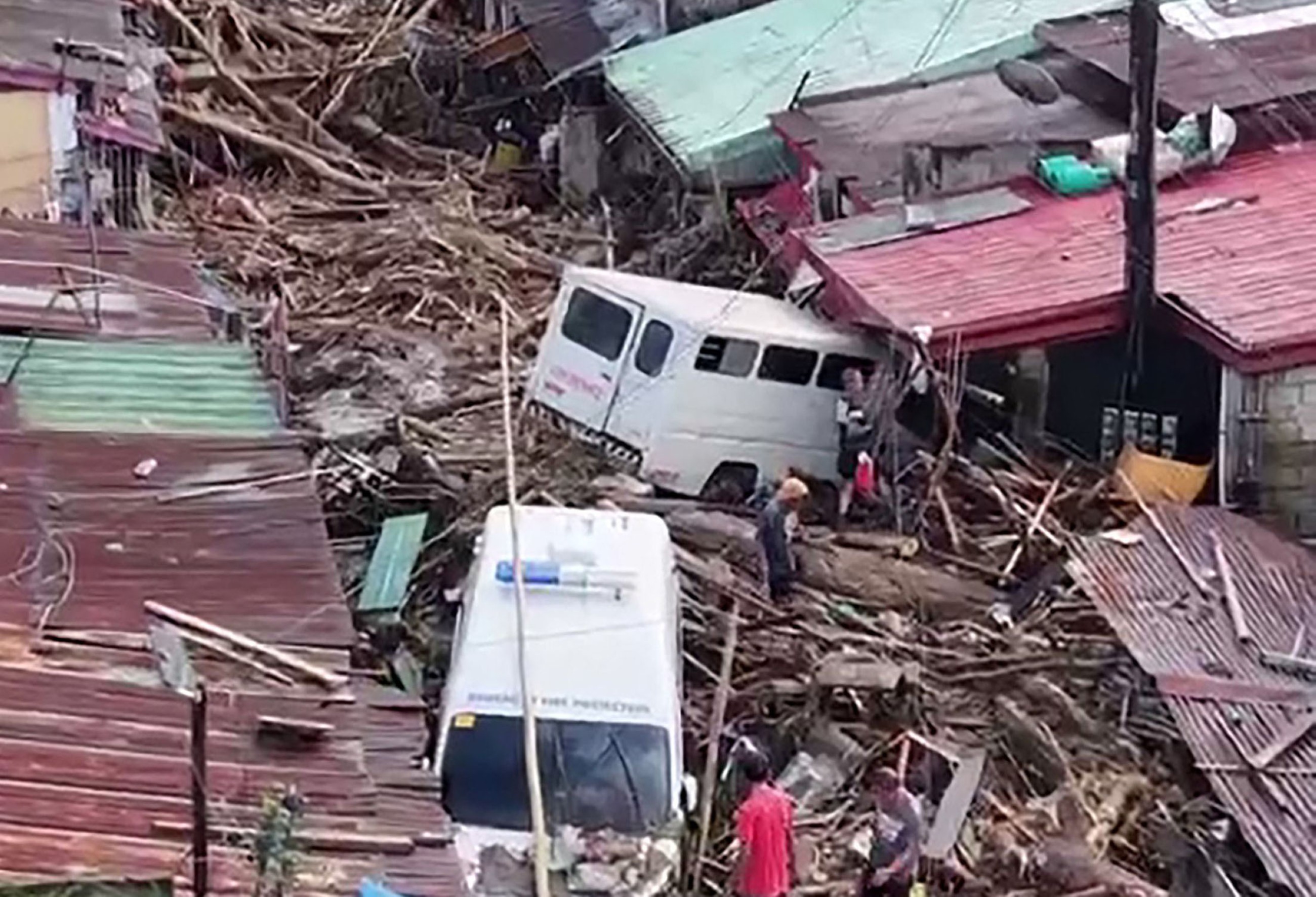 Philippine death toll tops 140 as typhoon heads towards Vietnam