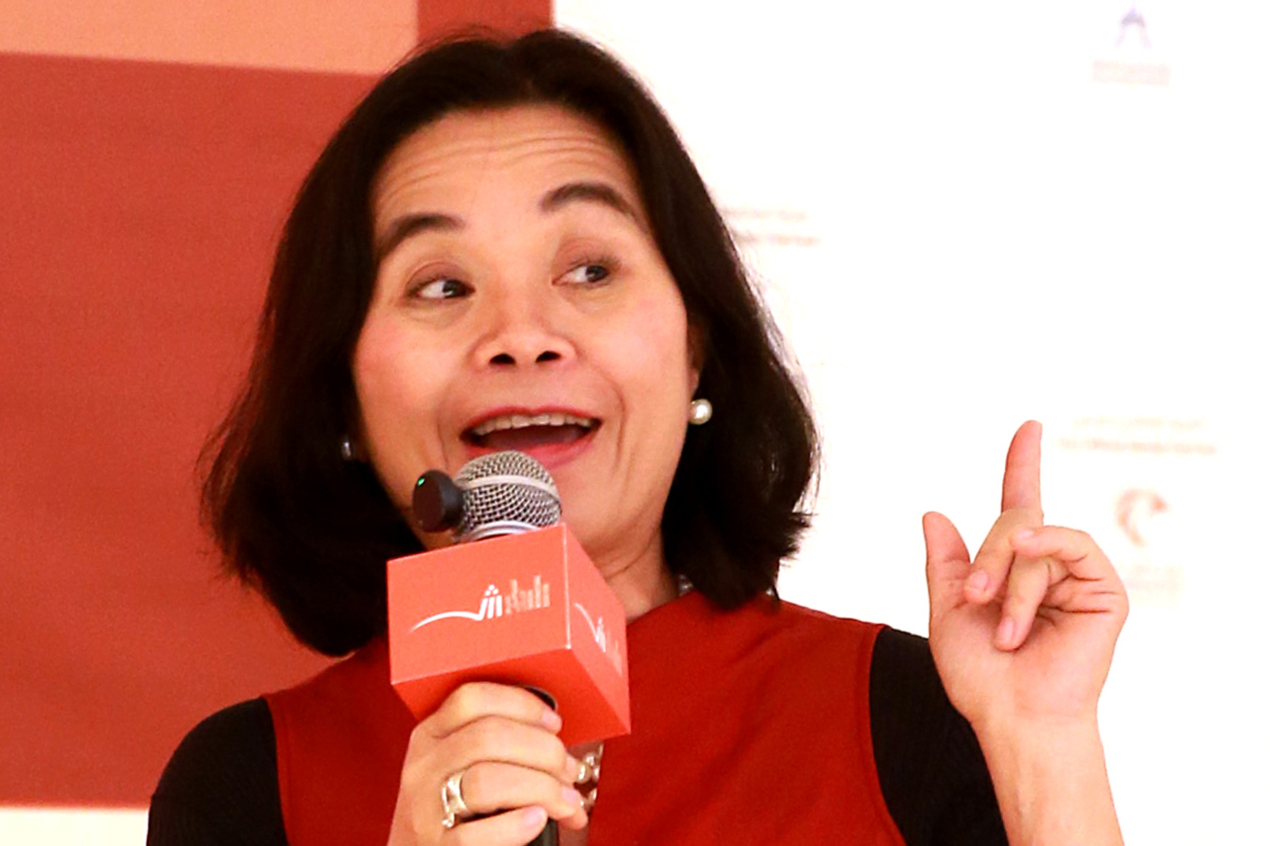 Vietnamese novelist Dr. Nguyễn Phan Quế Mai inspires audience at SIBF