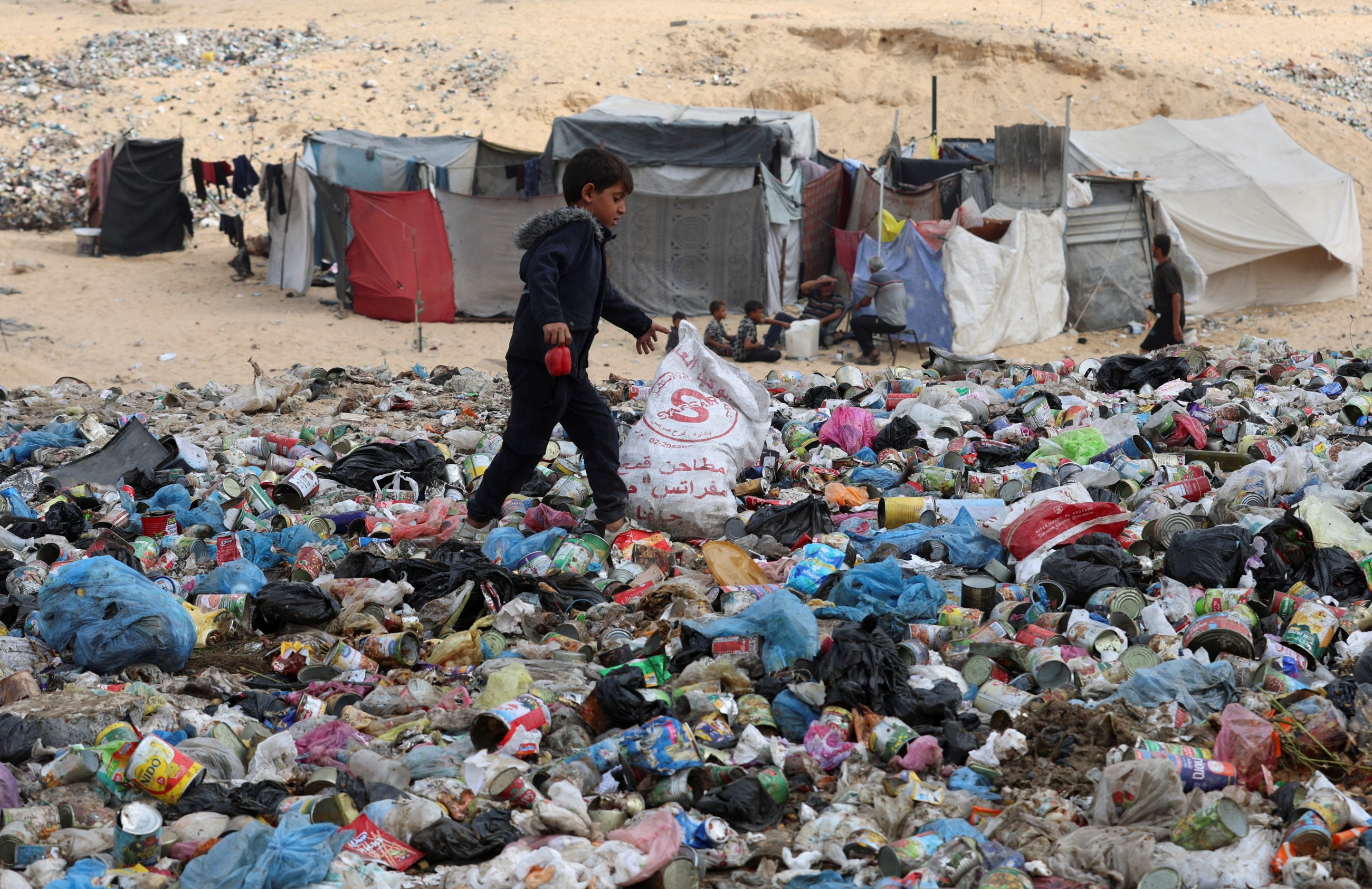 Piles of garbage, seeping sewage pollute Gaza