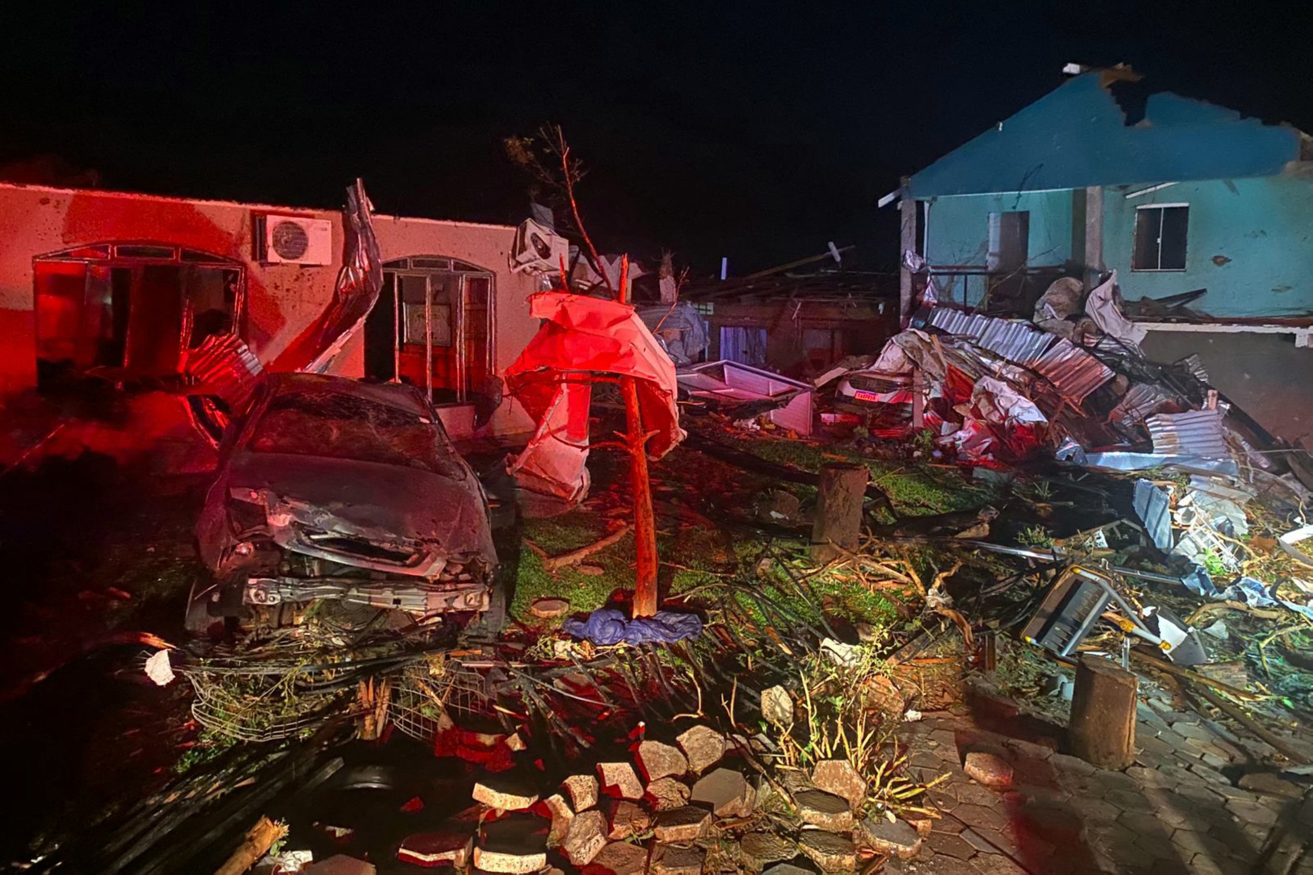 Tornado kills five and injures more than 400 in Brazil