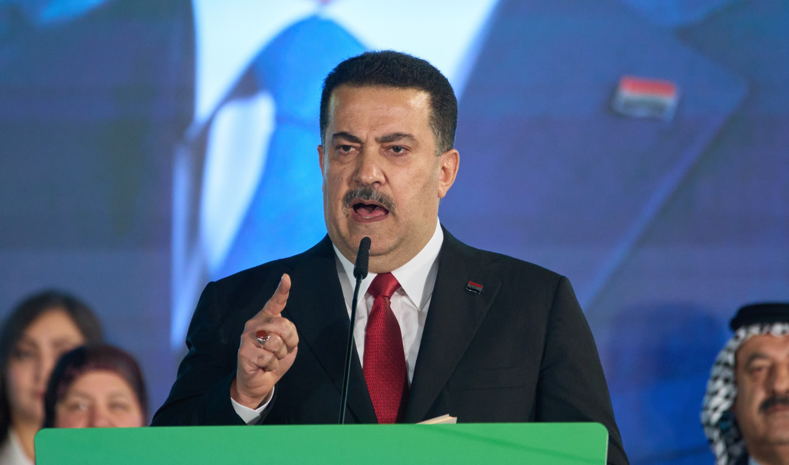 Iraqi forces, displaced people vote early ahead of election