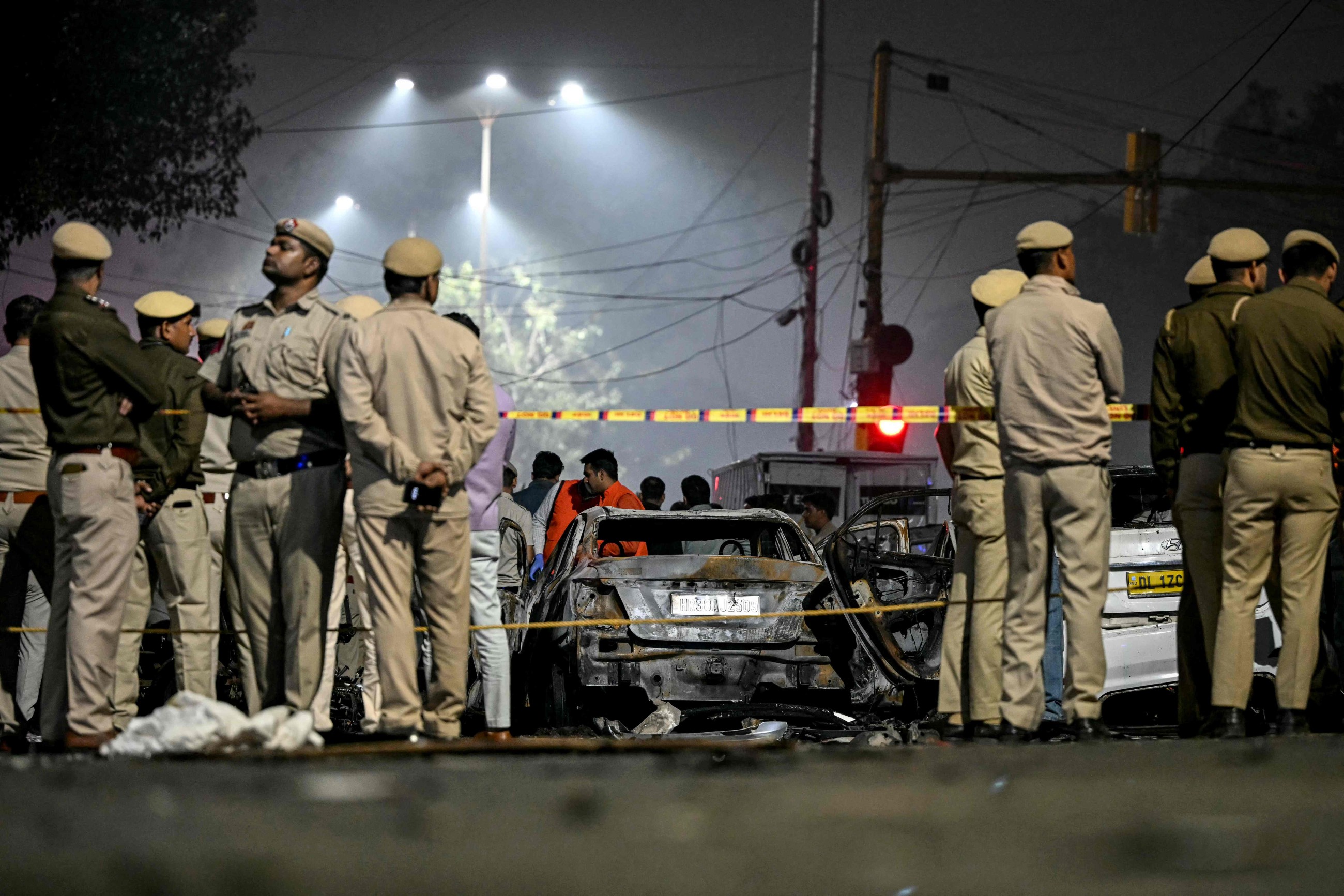 VIDEO: 10 die in car explosion near Delhi's Red Fort; high alert in Mumbai, UP