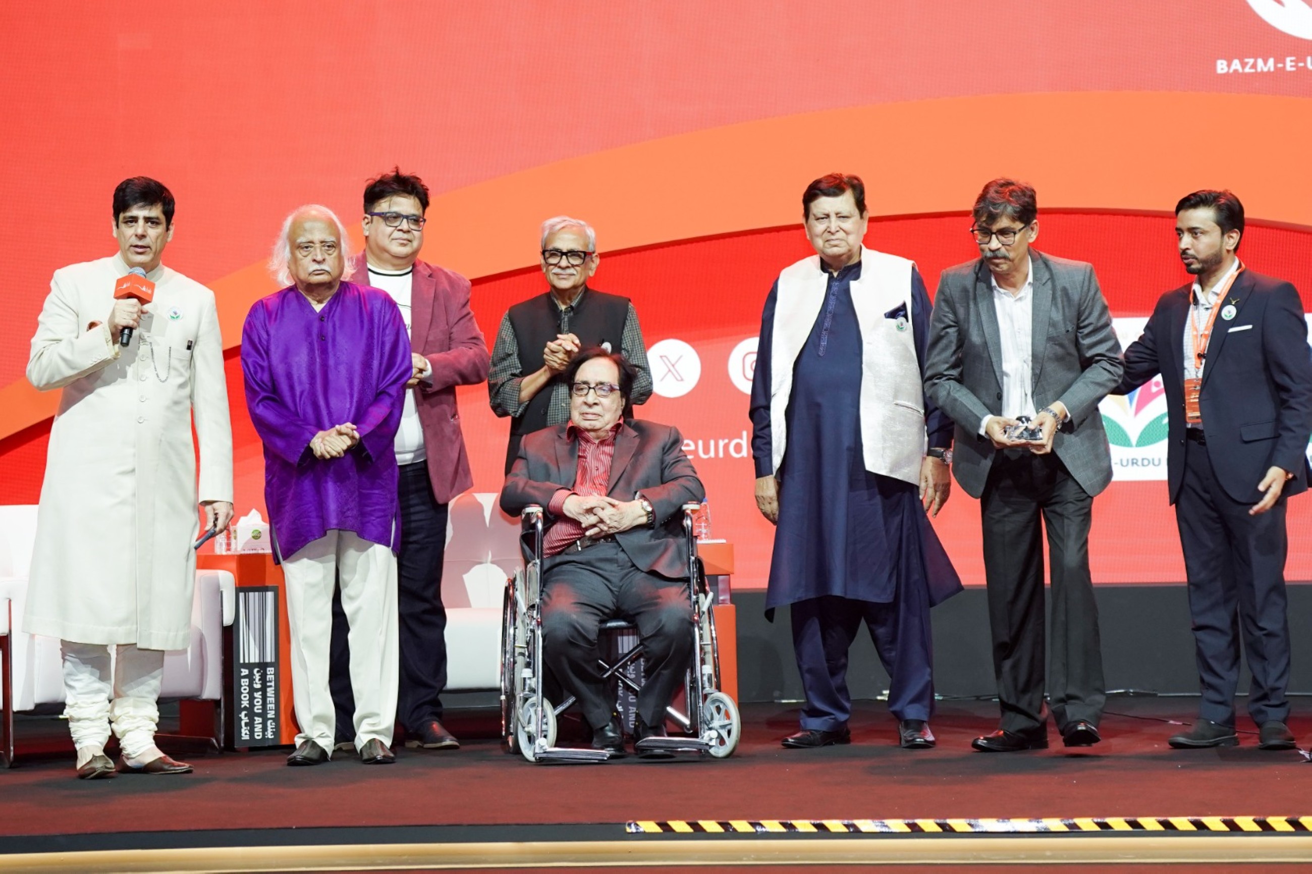 Two Pakistani legends honoured at SIBF