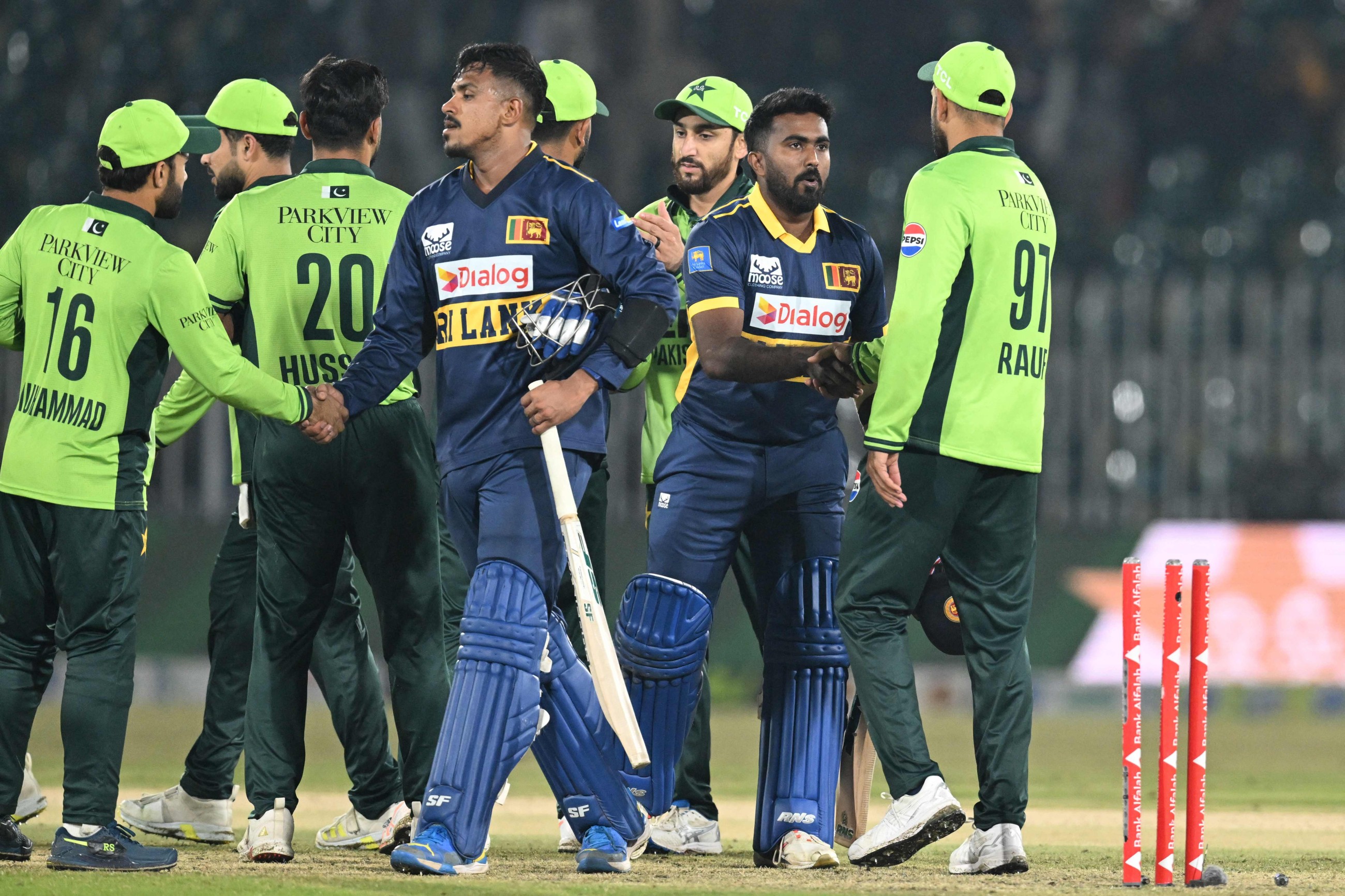 Pakistan deploys army to protect Sri Lankan cricketers