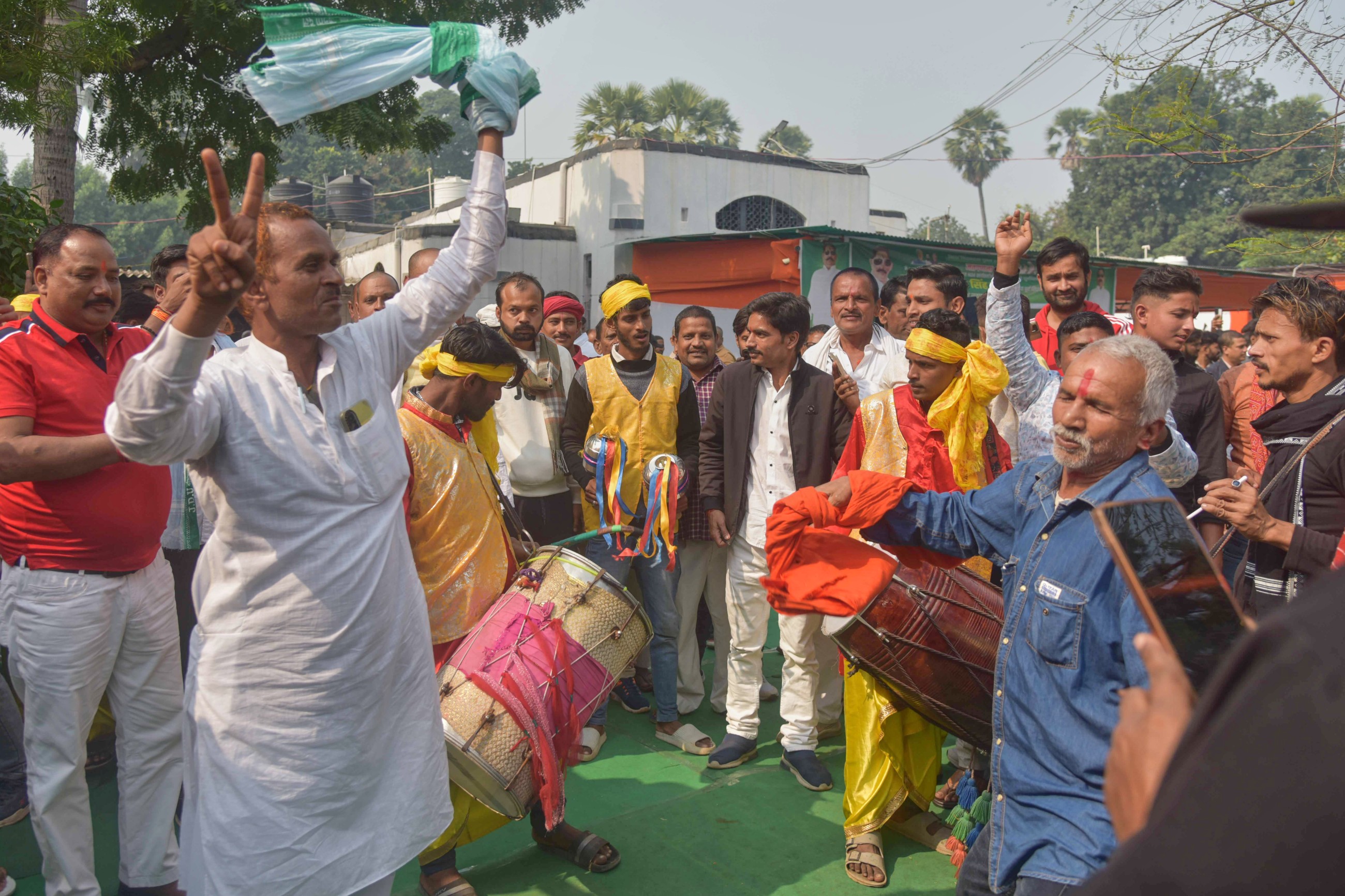 Modi&rsquo;s coalition NDA leads in 200 seats in Bihar, Tejashwi trails