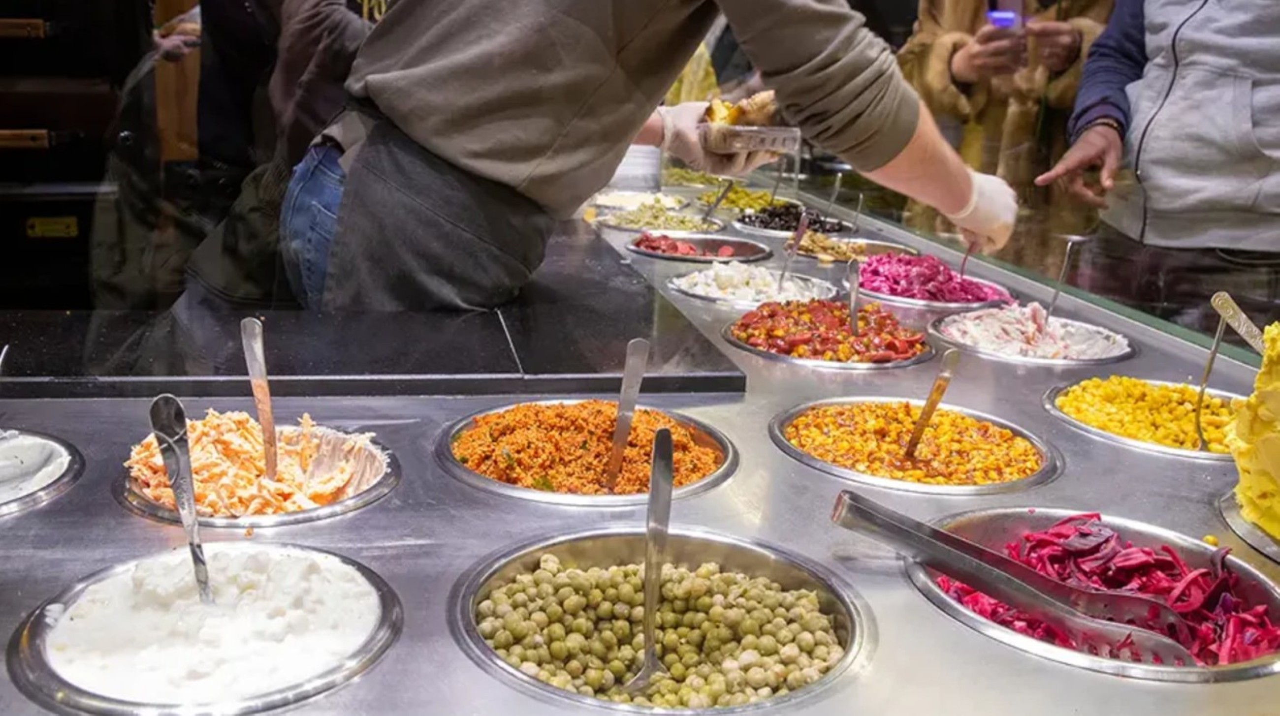 Suspected street food poisoning kills mum, two children