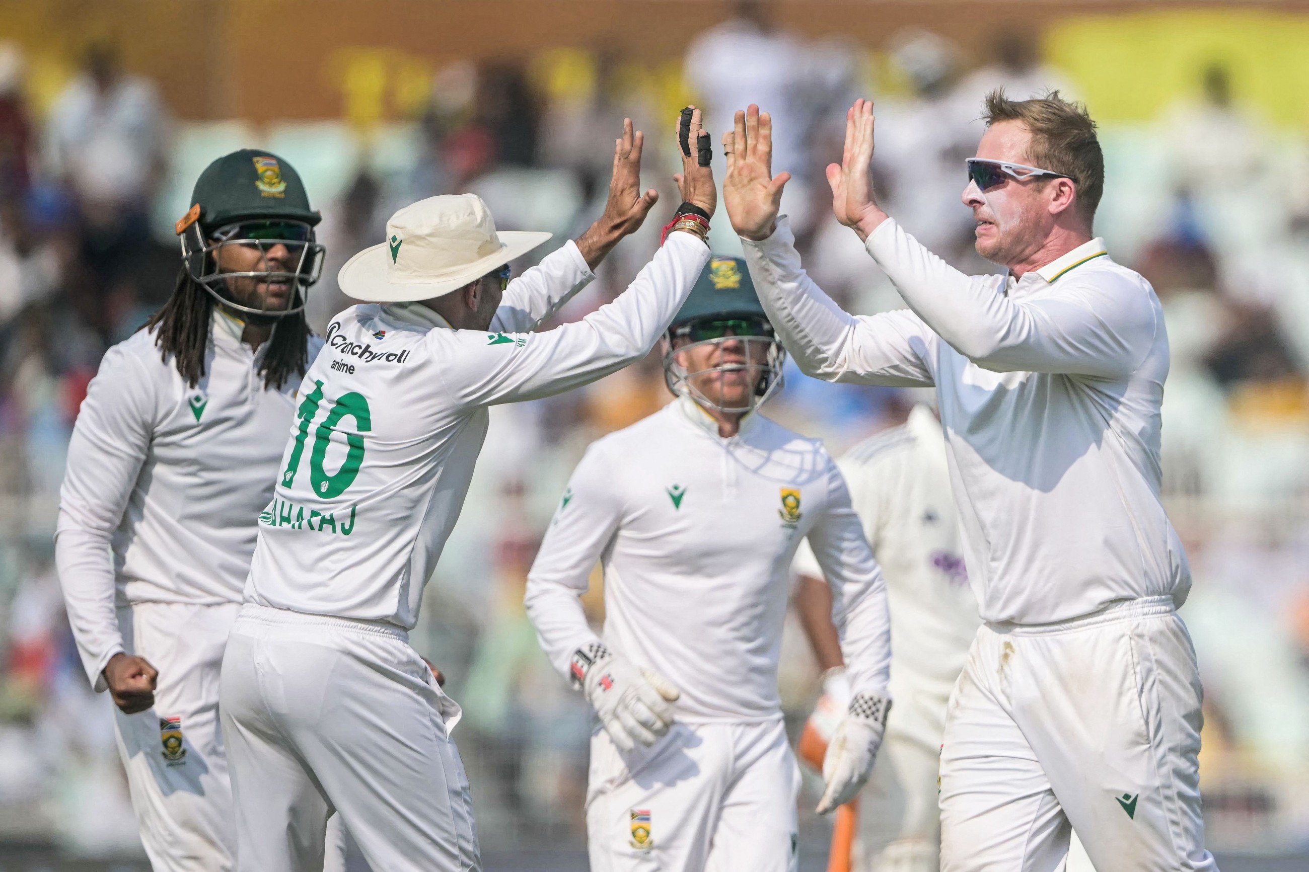 Harmer stars as South Africa stun India in low-scoring Test