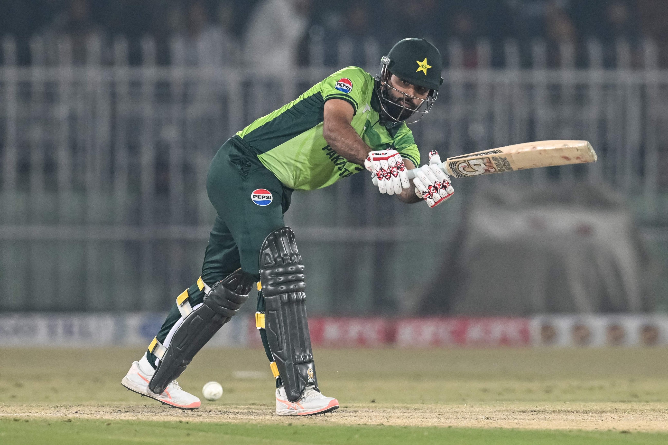 Pakistan beat Lanka by six wickets in third ODI to complete whitewash