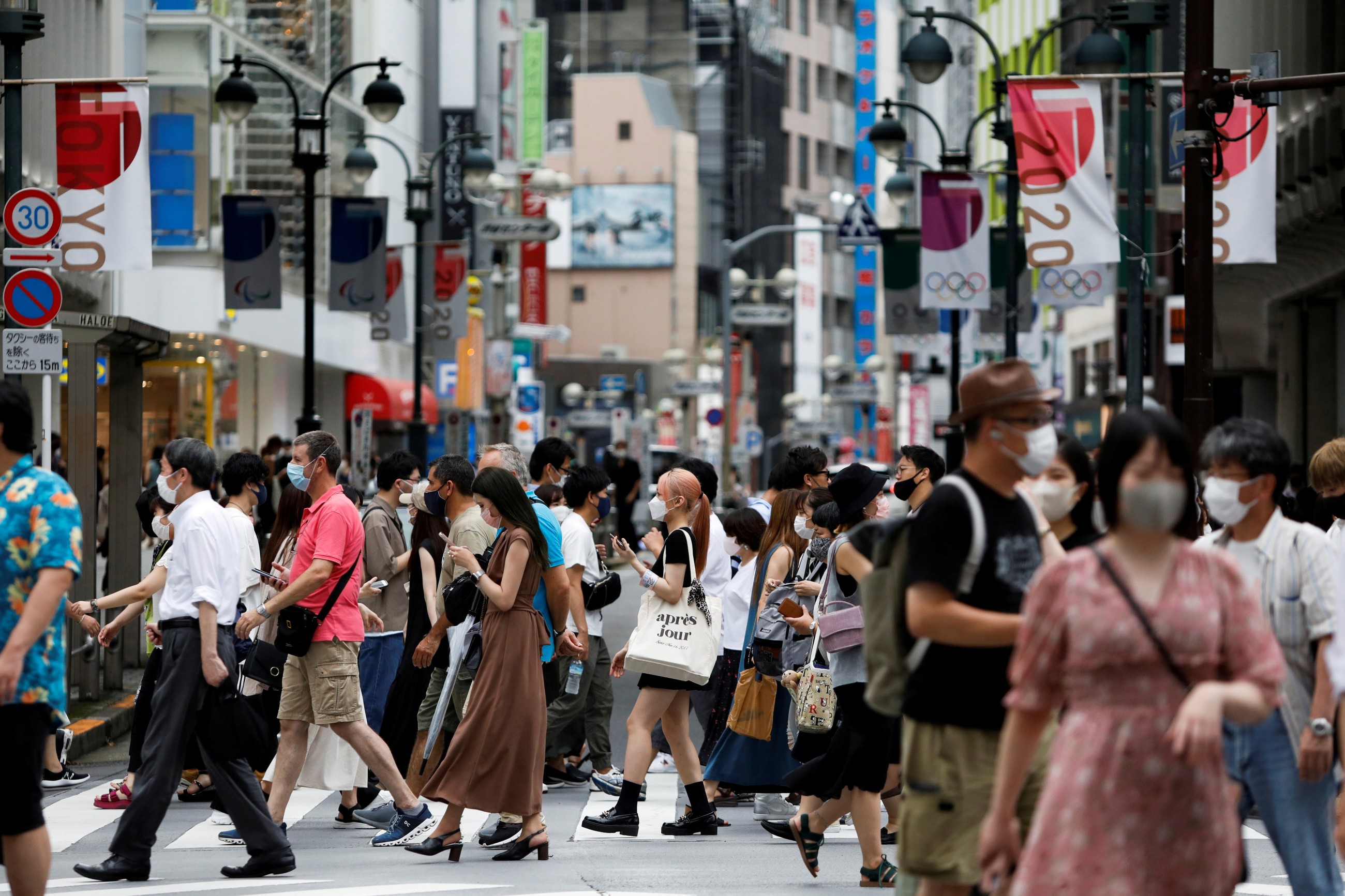 Japan&rsquo;s economy contracts for the first time in six quarters