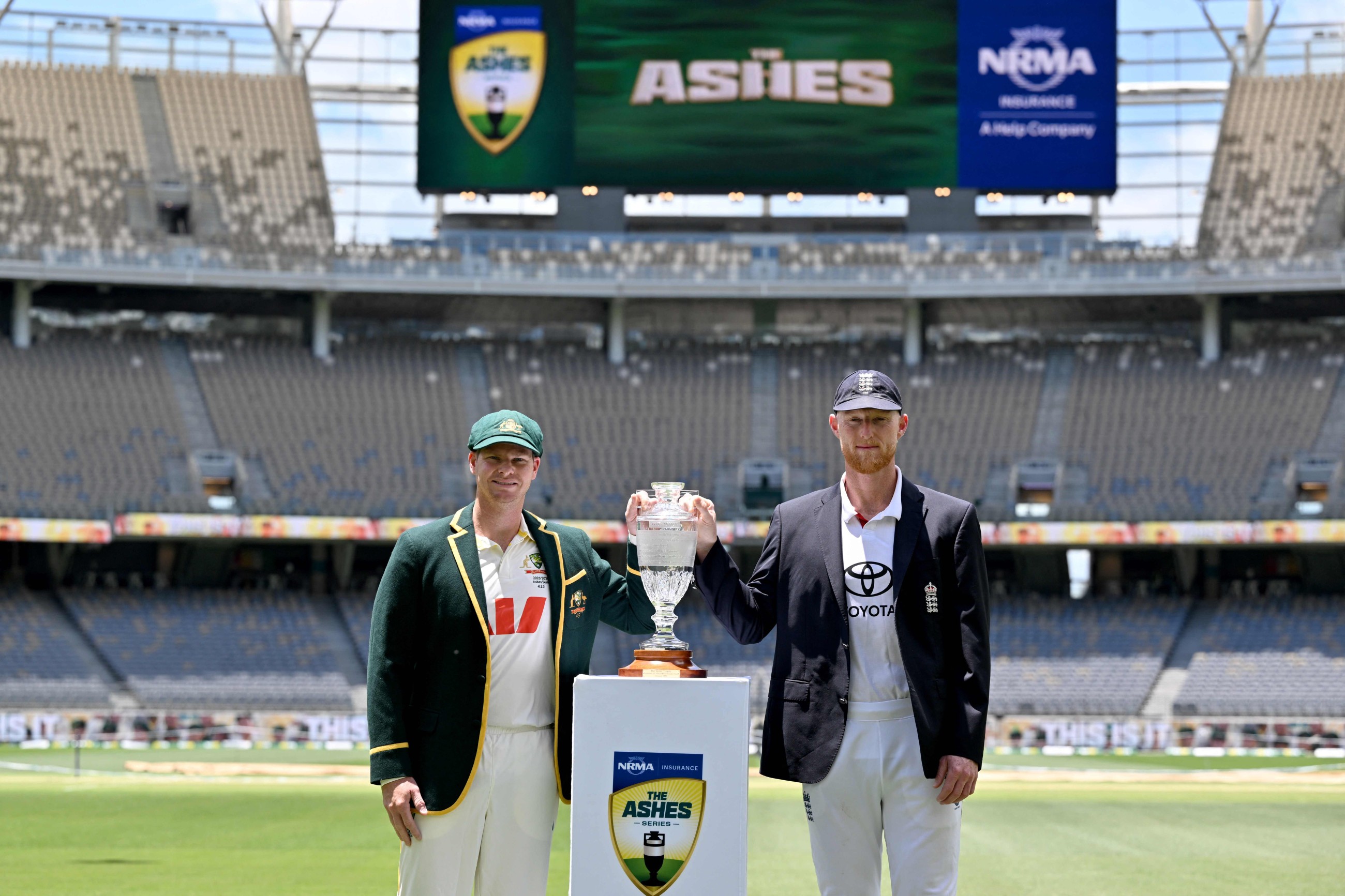 Thunder Down Under as daggers  drawn ahead Ashes opener