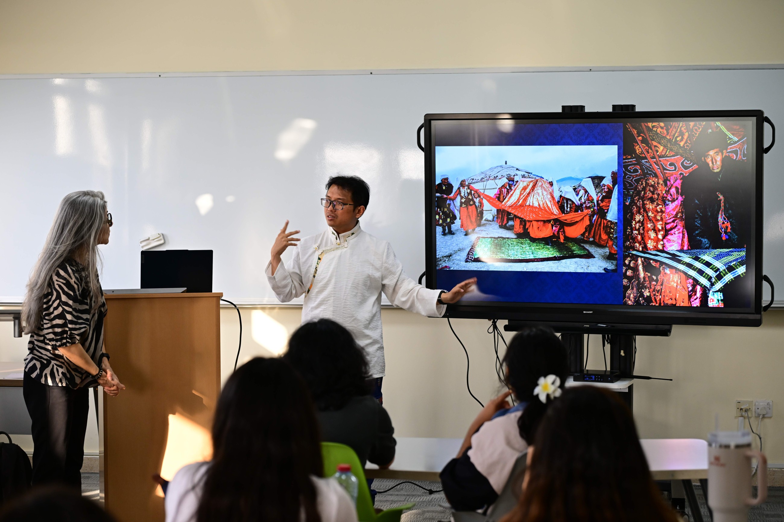 Travelling removes borders, says top photojournalist