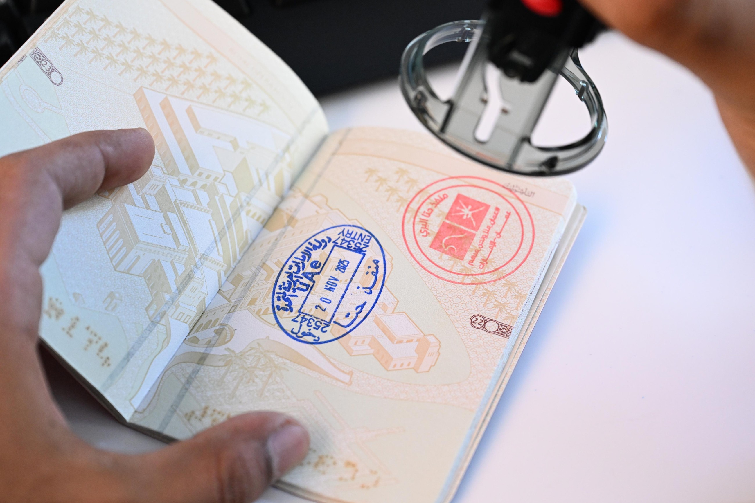 Dubai Airport, Hatta border welcome Omanis with special gifts