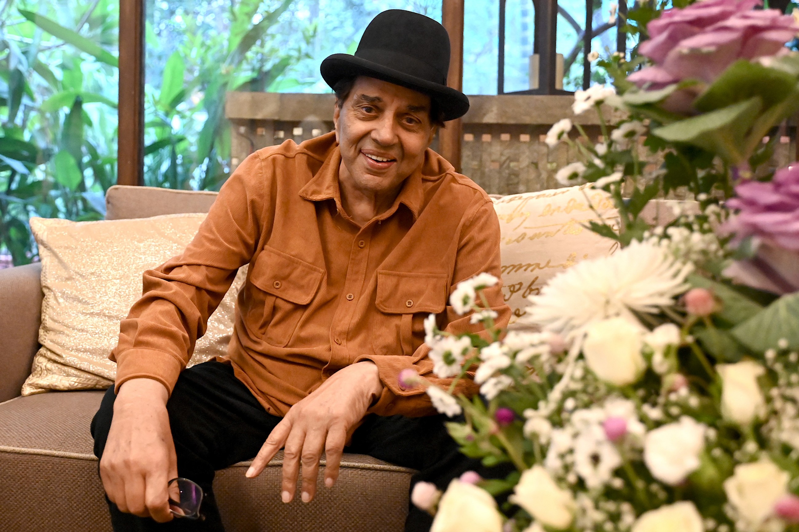 Legendary Bollywood icon Dharmendra passes away at 89