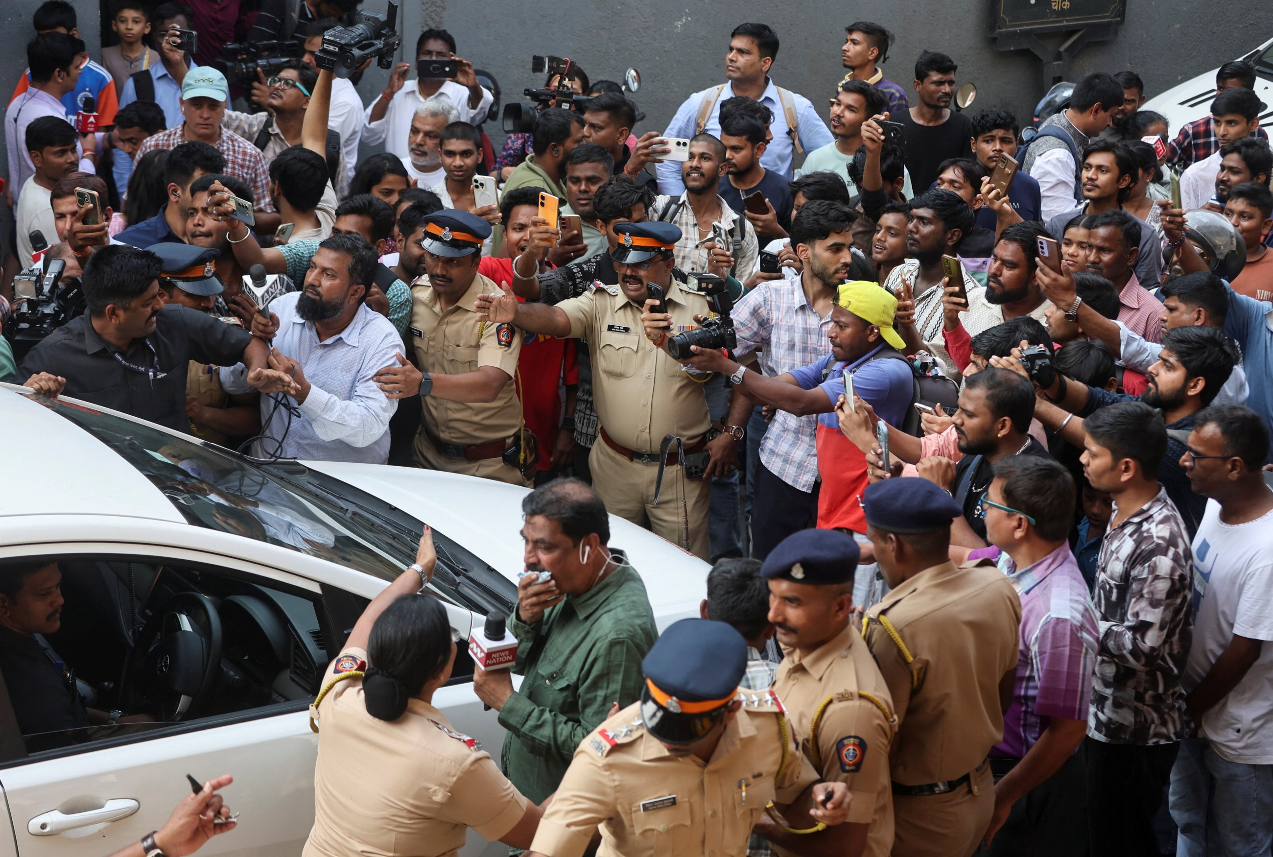 'End of an era in Indian cinema:' PM Modi, politicians condole demise of veteran actor Dharmendra