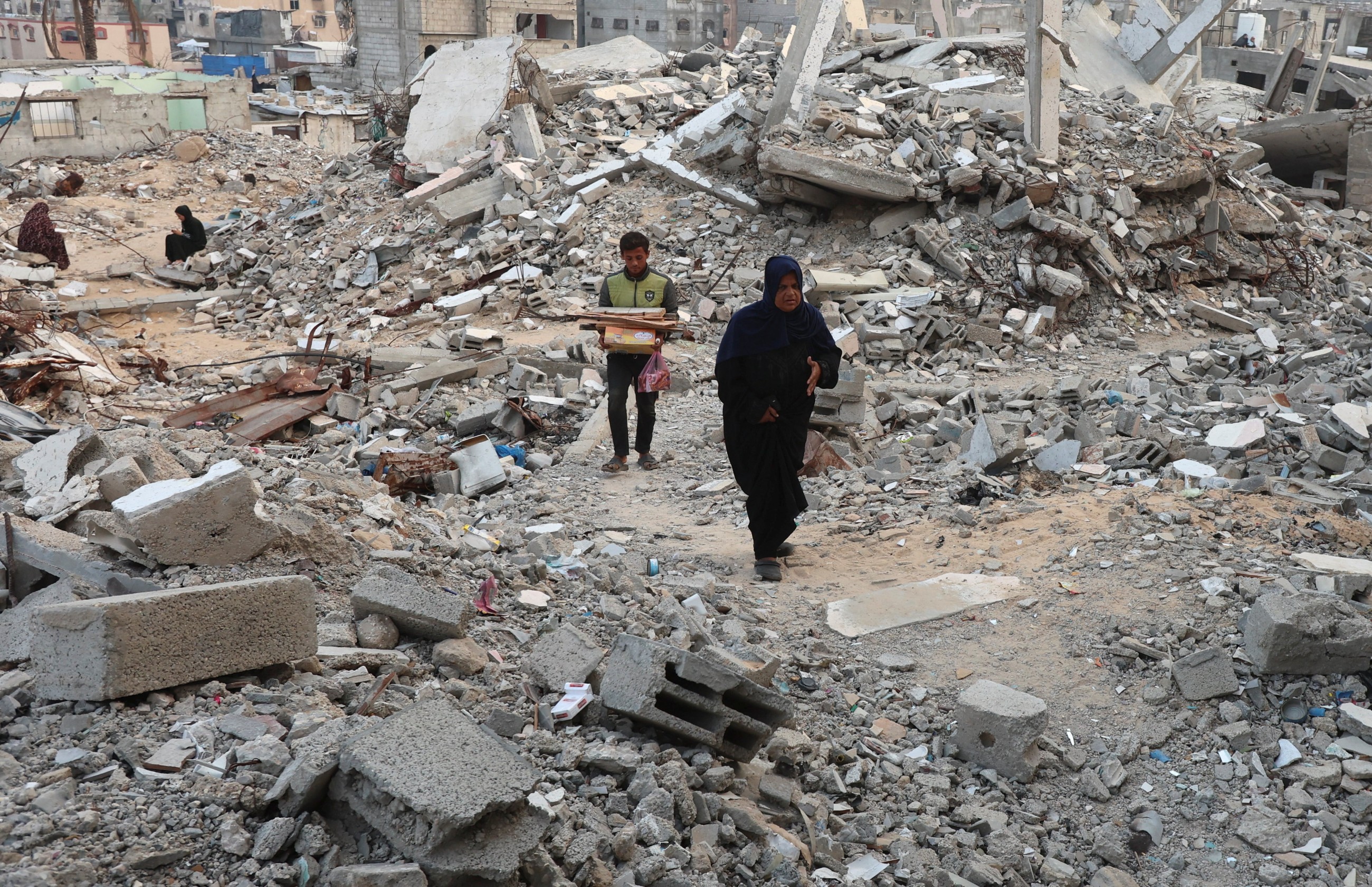 Gazans despair as Israeli forces mark withdrawal line