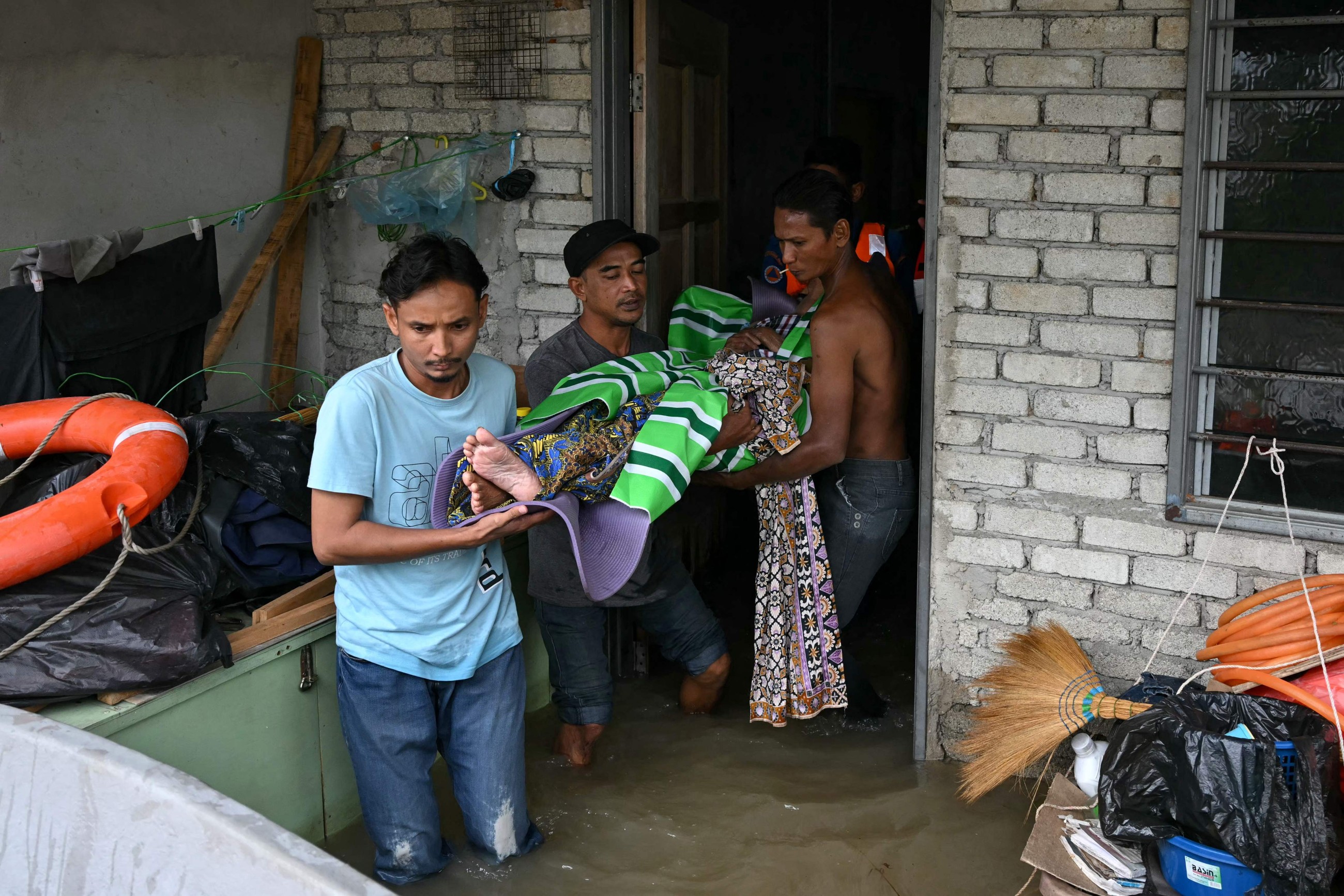 Death toll in floods ravaging Southeast Asia tops 150