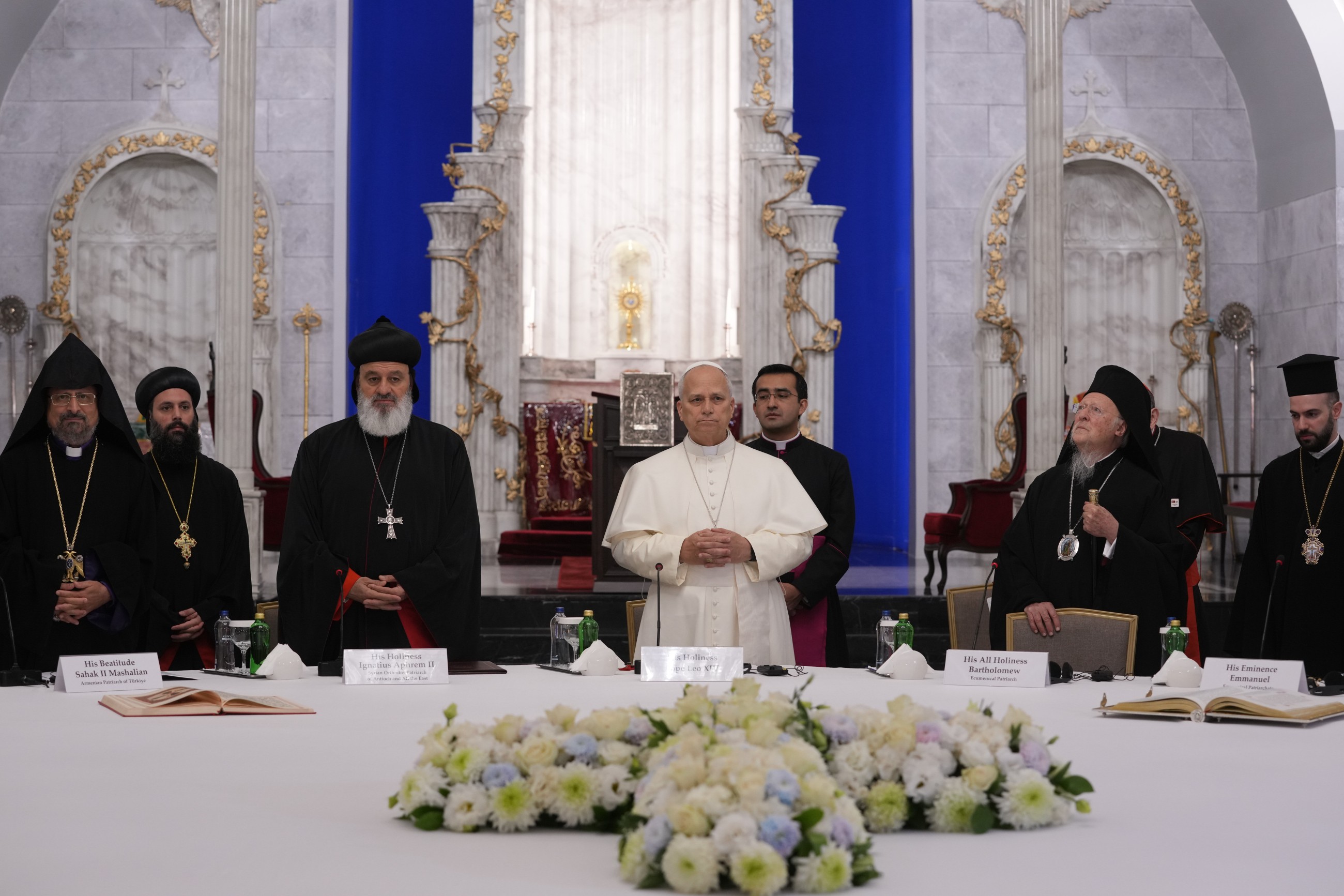 Pope visits Istanbul’s Blue Mosque