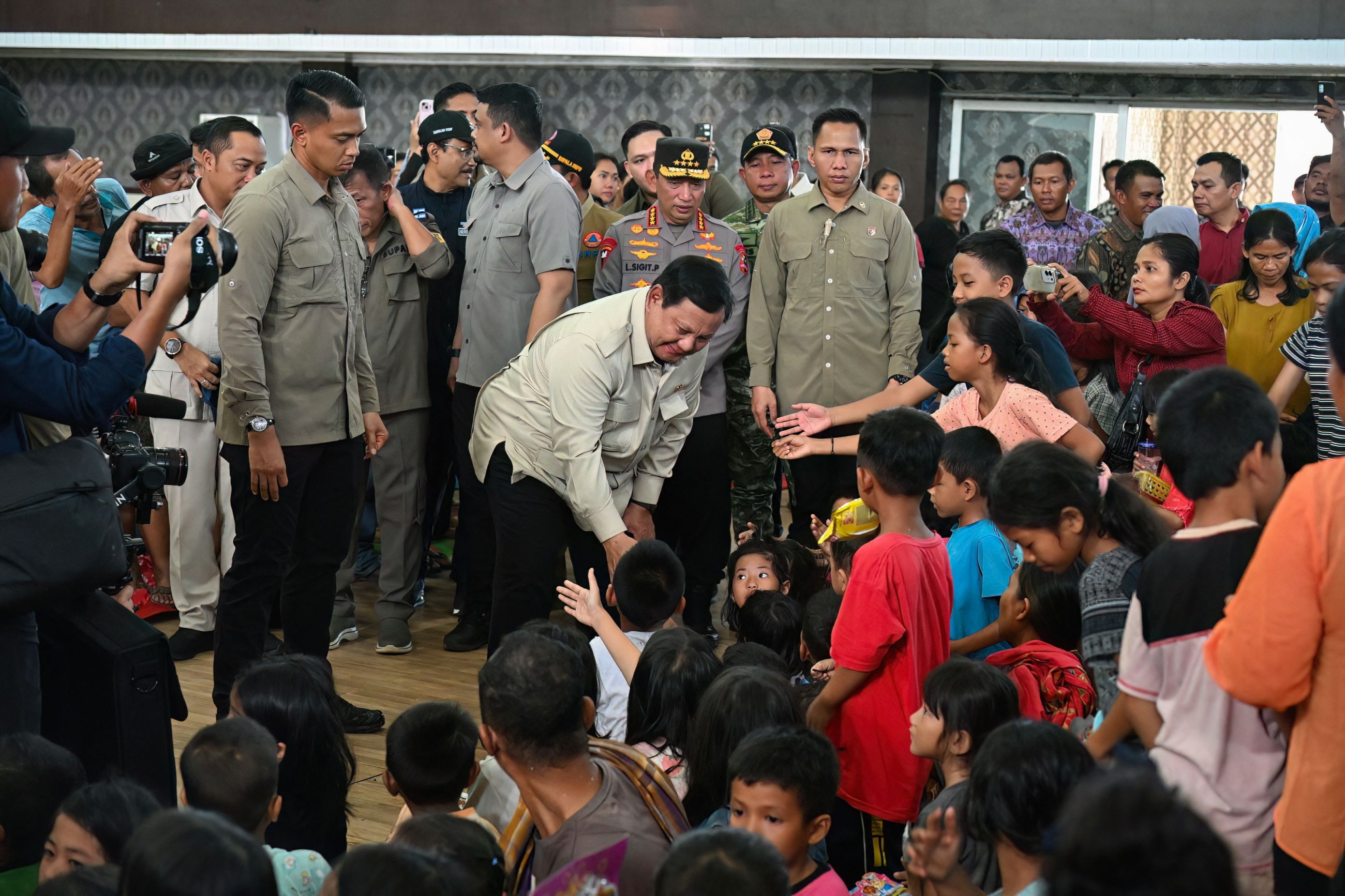Southeast Asia floods death toll tops 1,000 as troops aid survivors