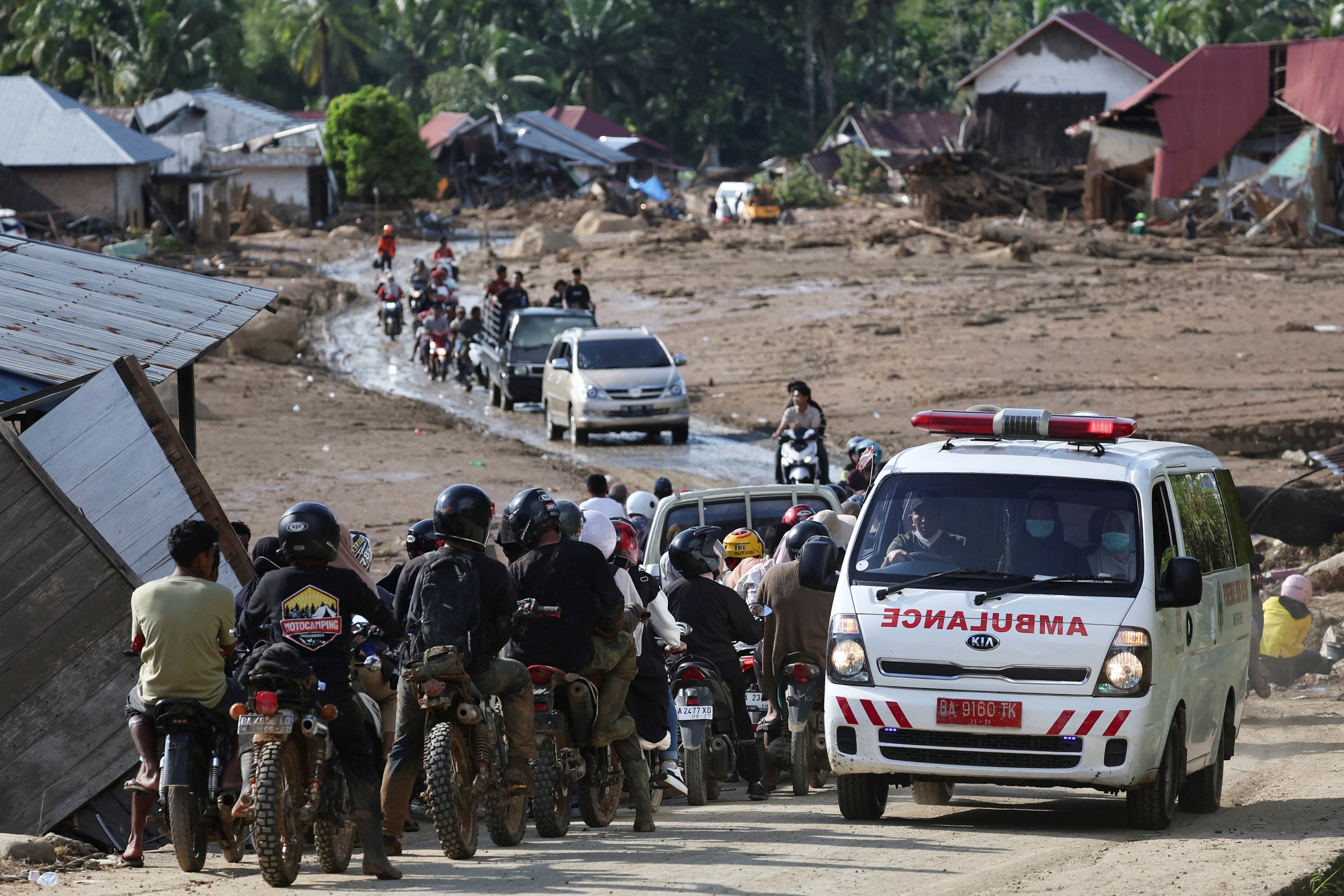 Southeast Asia floods death toll tops 1,000 as troops aid survivors