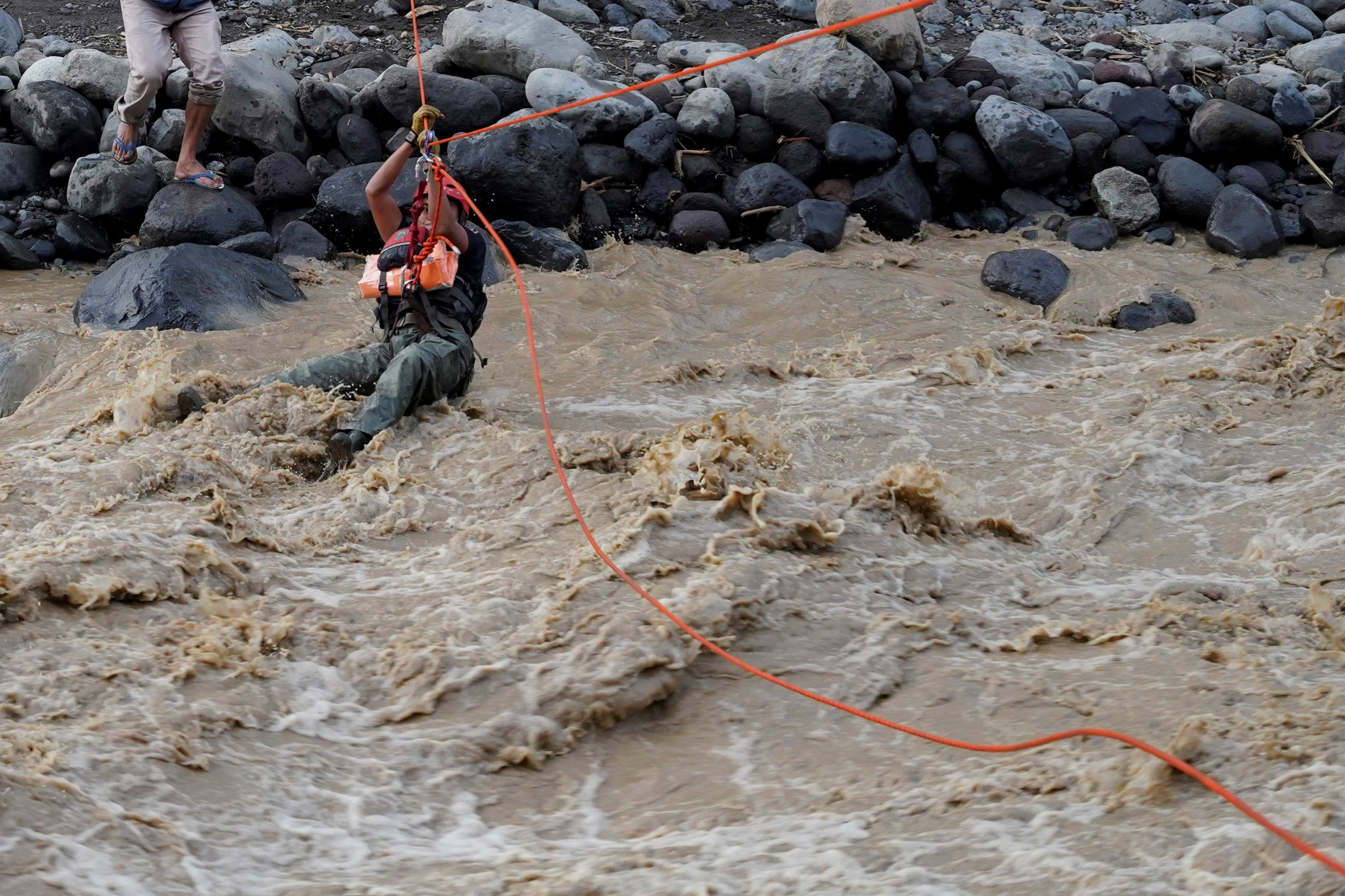 Over 1,400 killed in Indonesia, Sri Lanka, Malaysia and Thailand floods