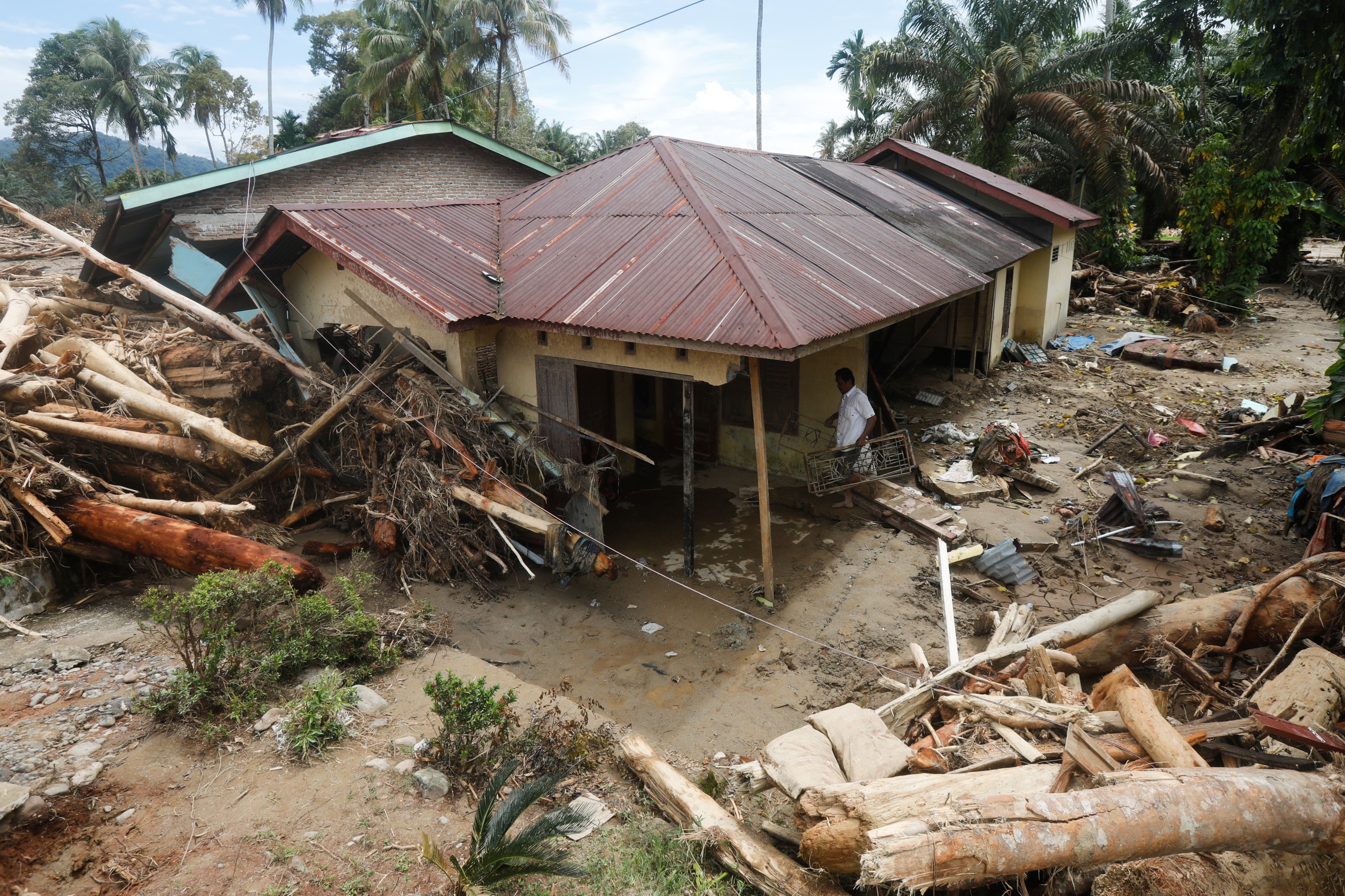 Over 1,400 killed in Indonesia, Sri Lanka, Malaysia and Thailand floods