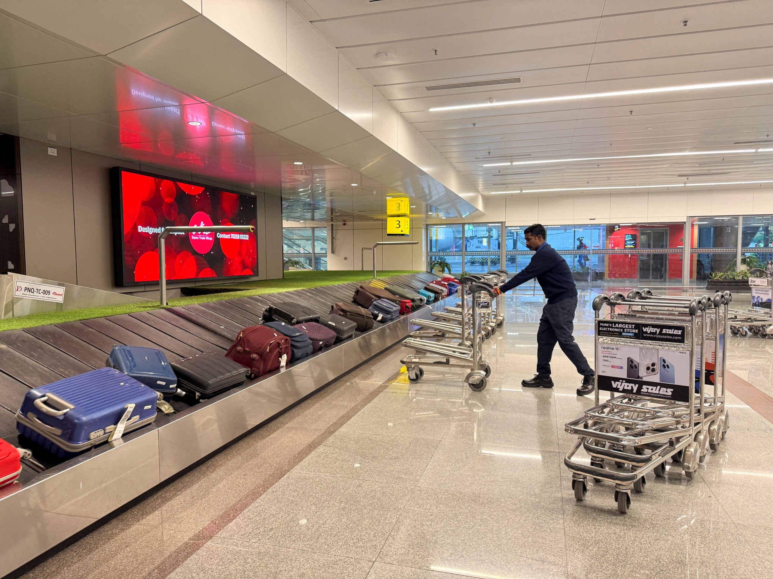 Chaos after India's biggest airline IndiGo cancels 1,200 flights