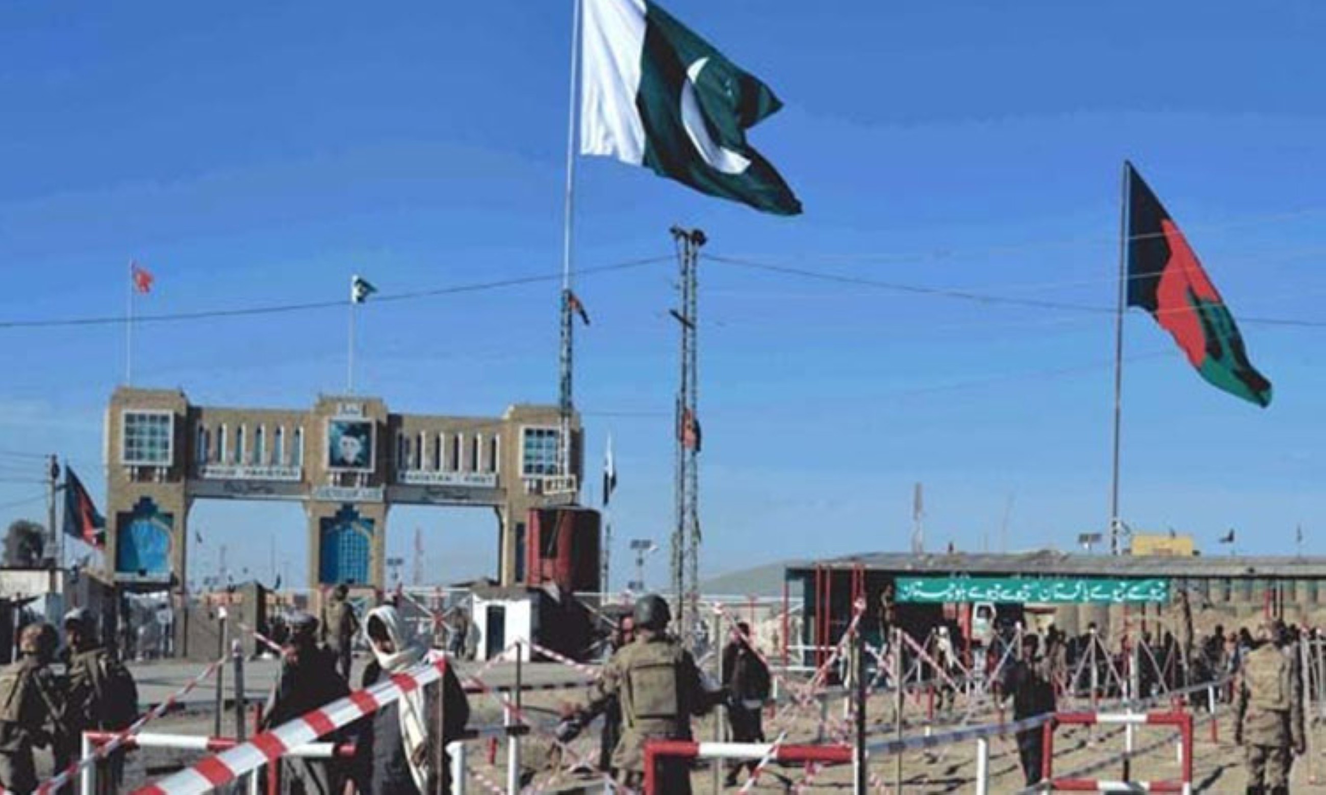 Pakistan, Afghanistan exchange heavy fire along border