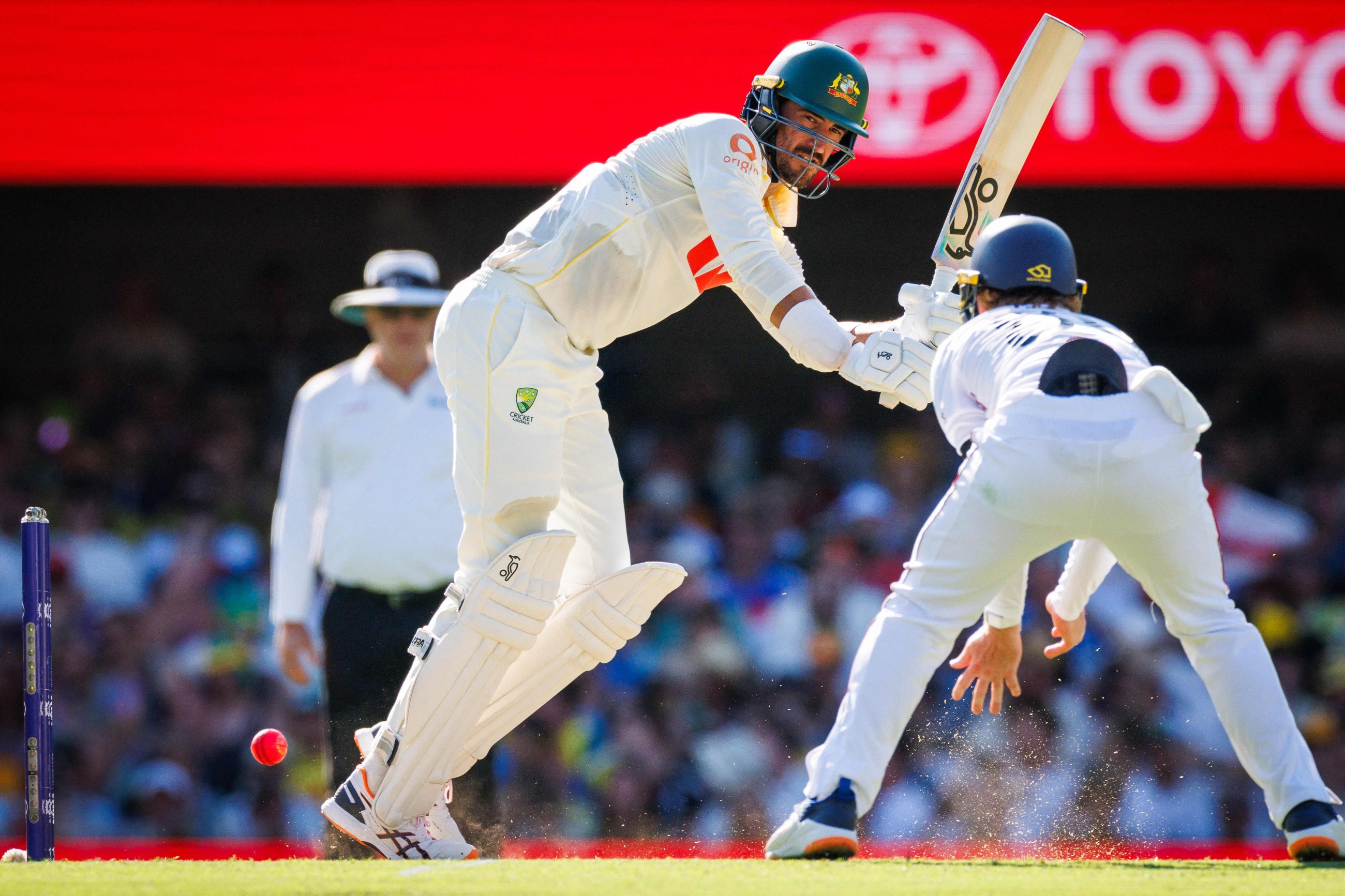 Starc&rsquo;s all-round show pushes Australia on brink of win over England in 2nd Ashes Test