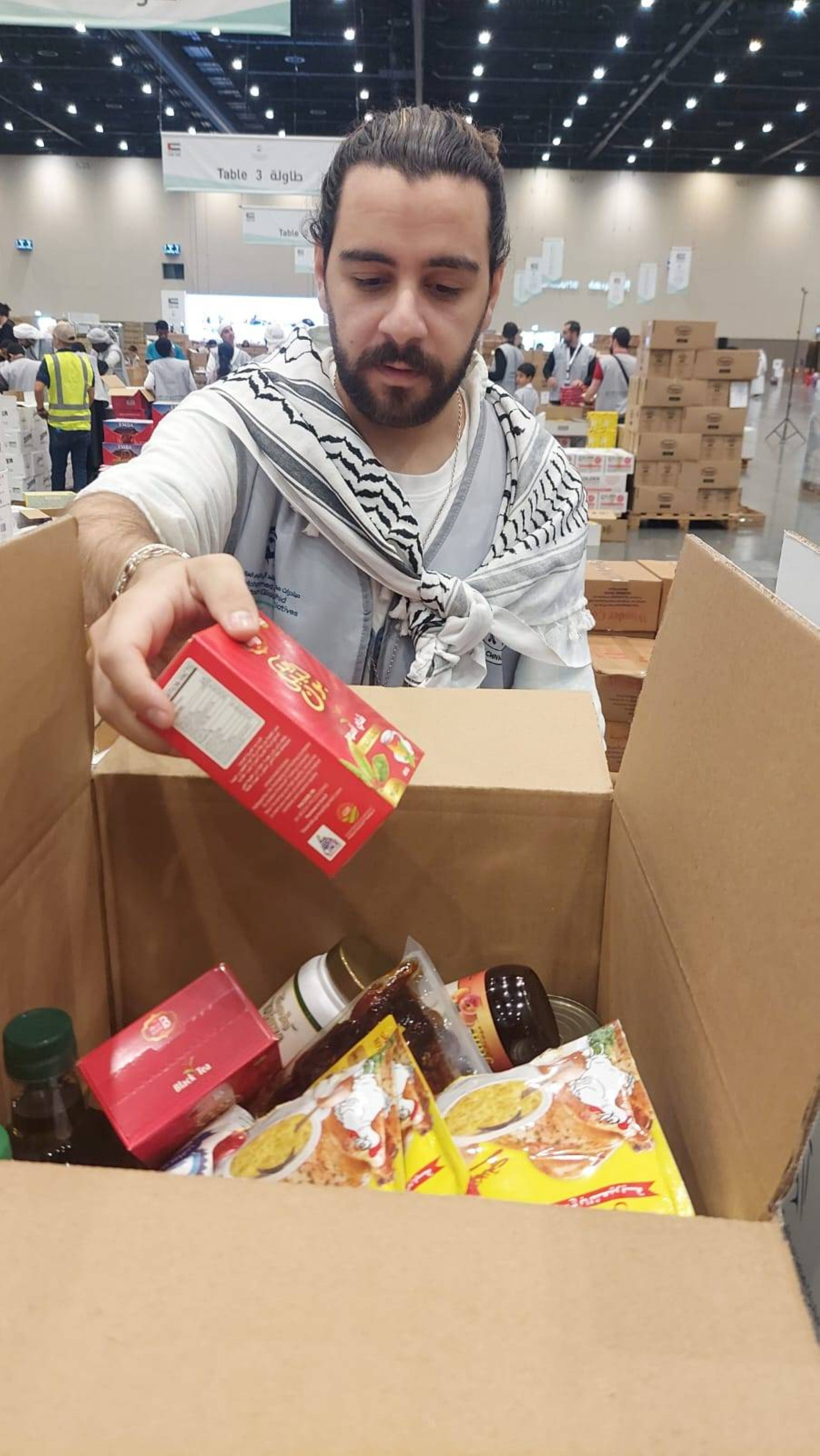 VIDEO: Thousands of volunteers prepare 10m meals for Gazans in Dubai