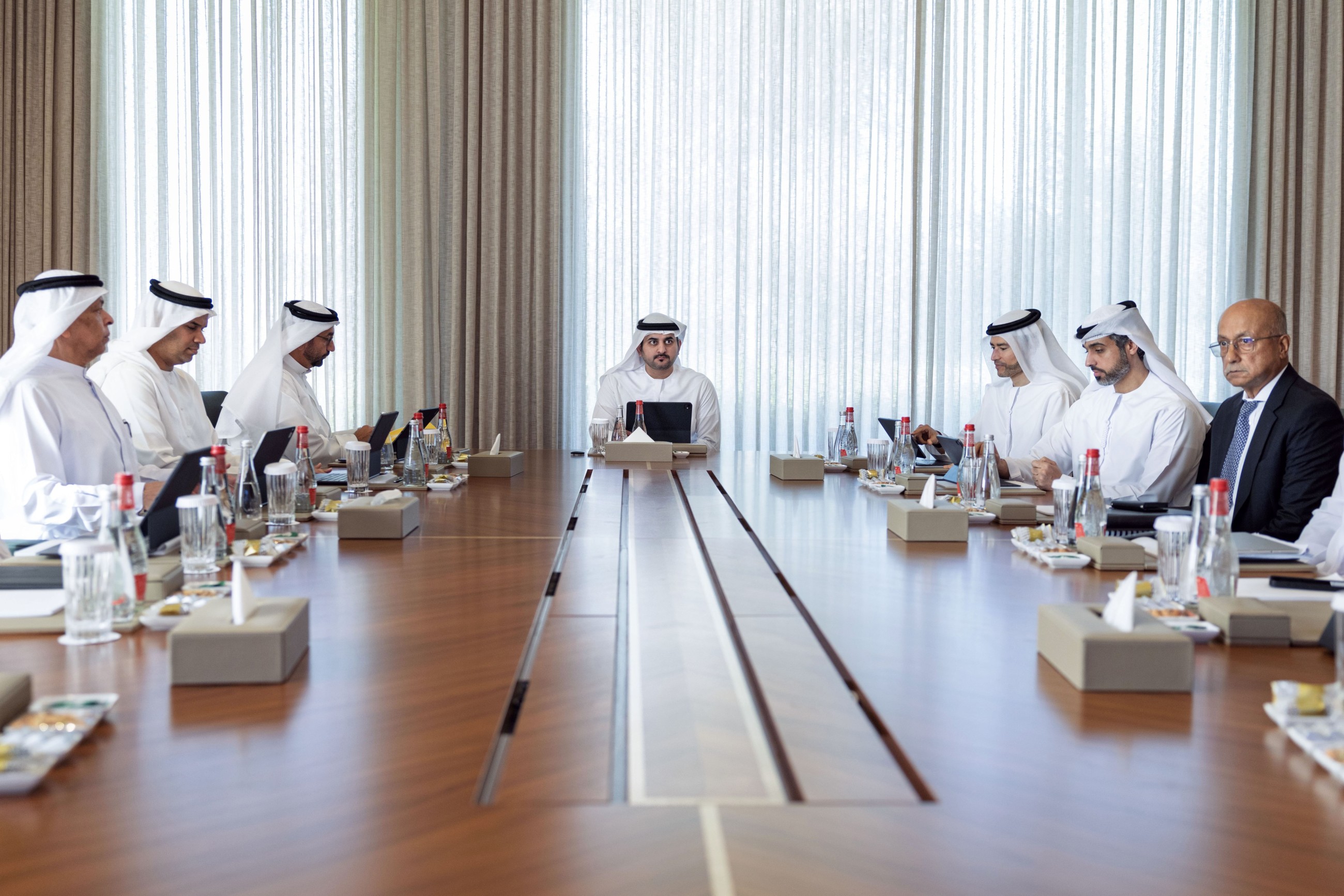 Sheikh Maktoum chairs Dubai Real Estate Corporation Board meeting
