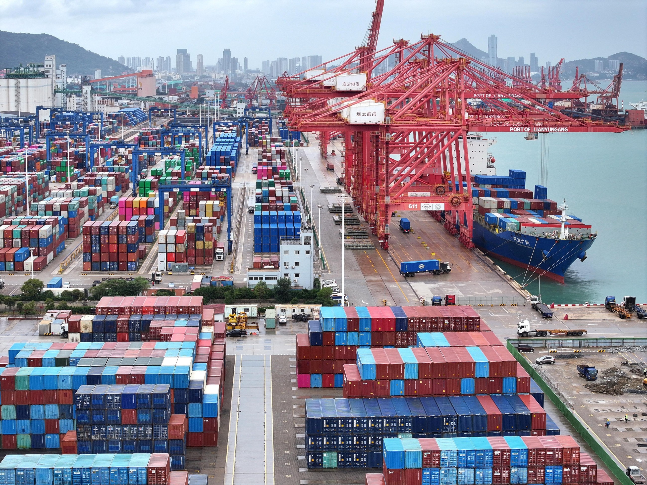 China's foreign trade up 3.6% in first 11 months