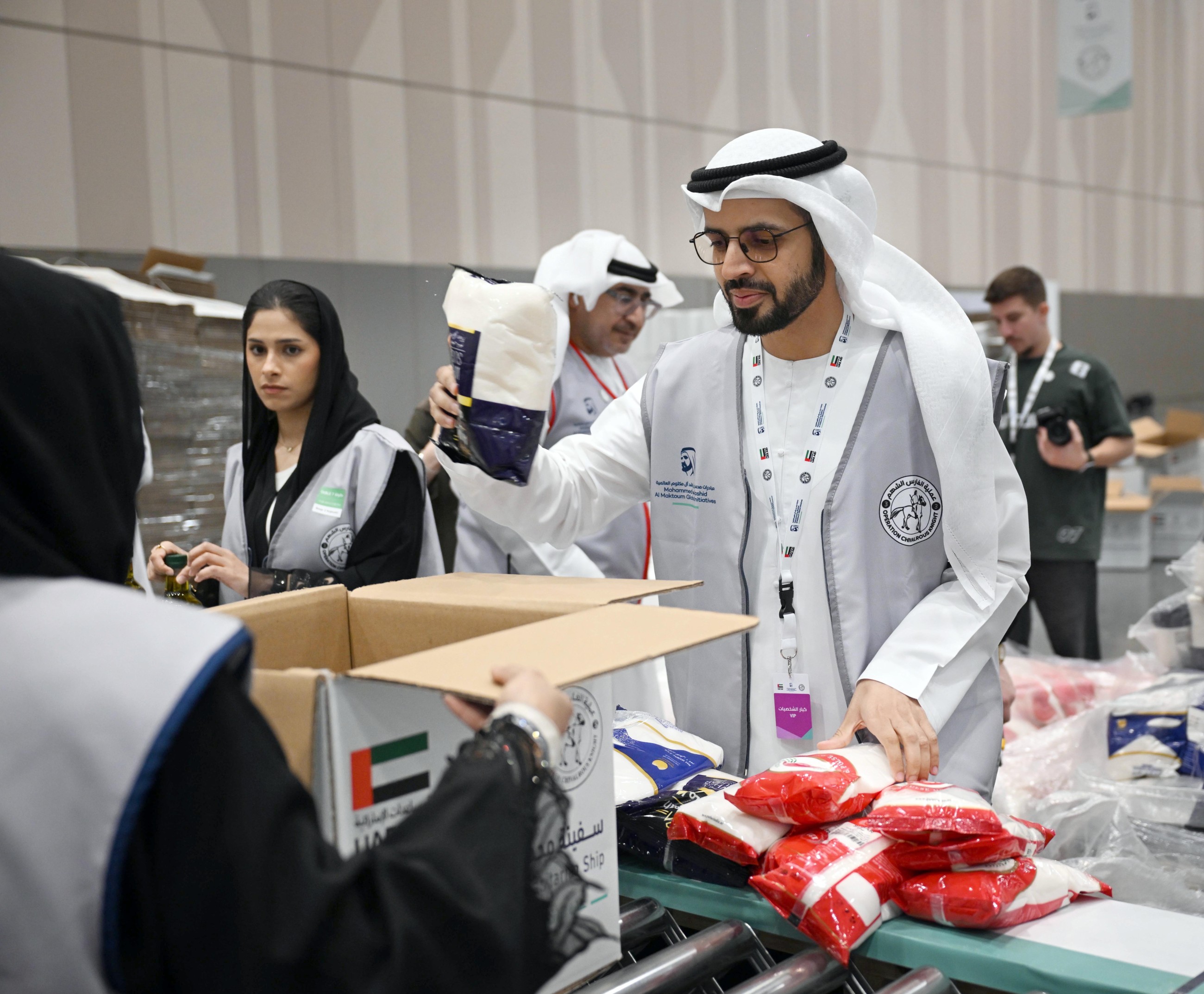 Sheikh Mohammed thanks all participants as volunteers complete over 10m meals for Palestinians