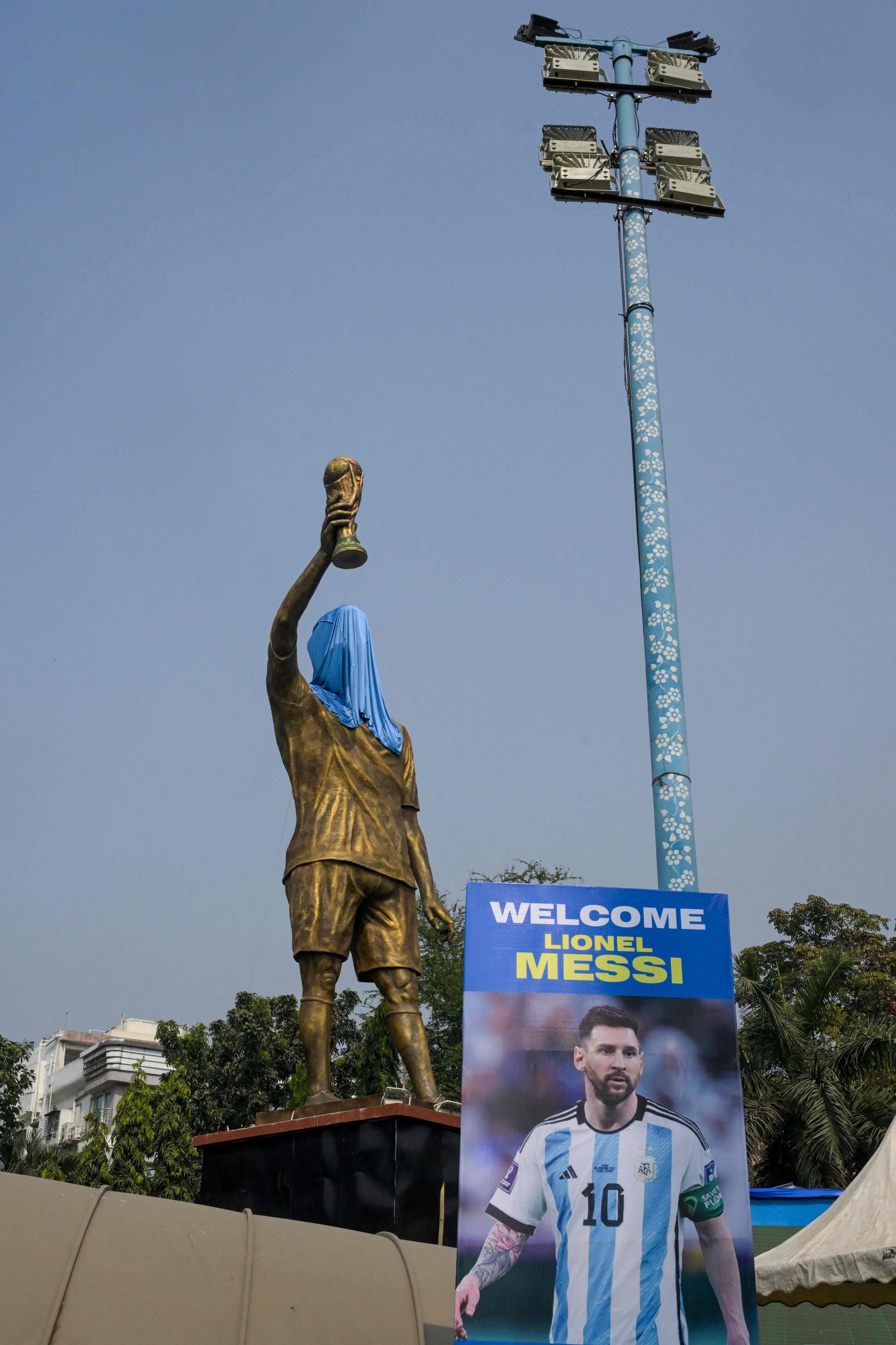 Messi to unveil 21-metre statue of himself on India 'GOAT' tour