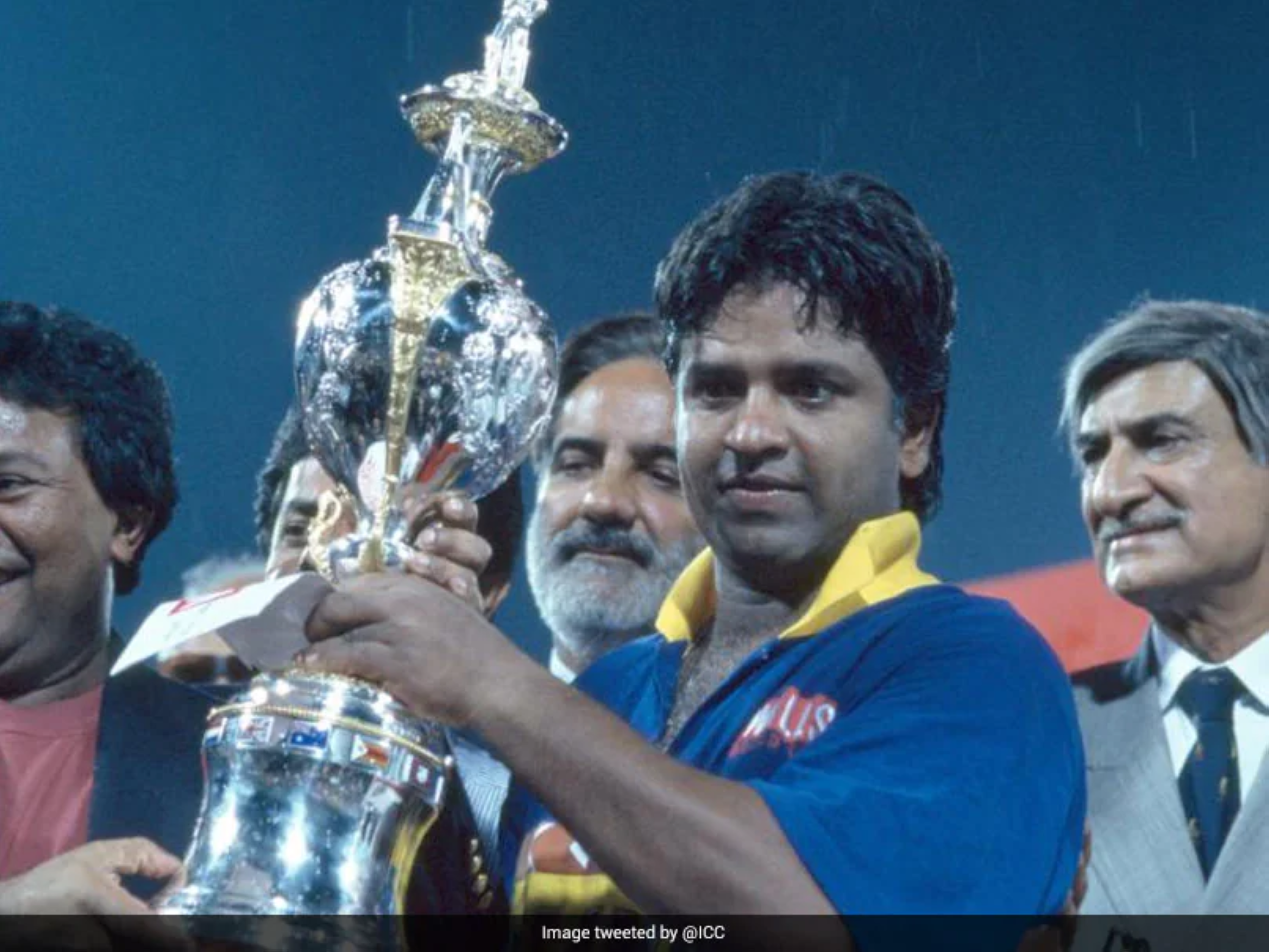 Sri Lanka to arrest cricket legend Ranatunga over oil scam