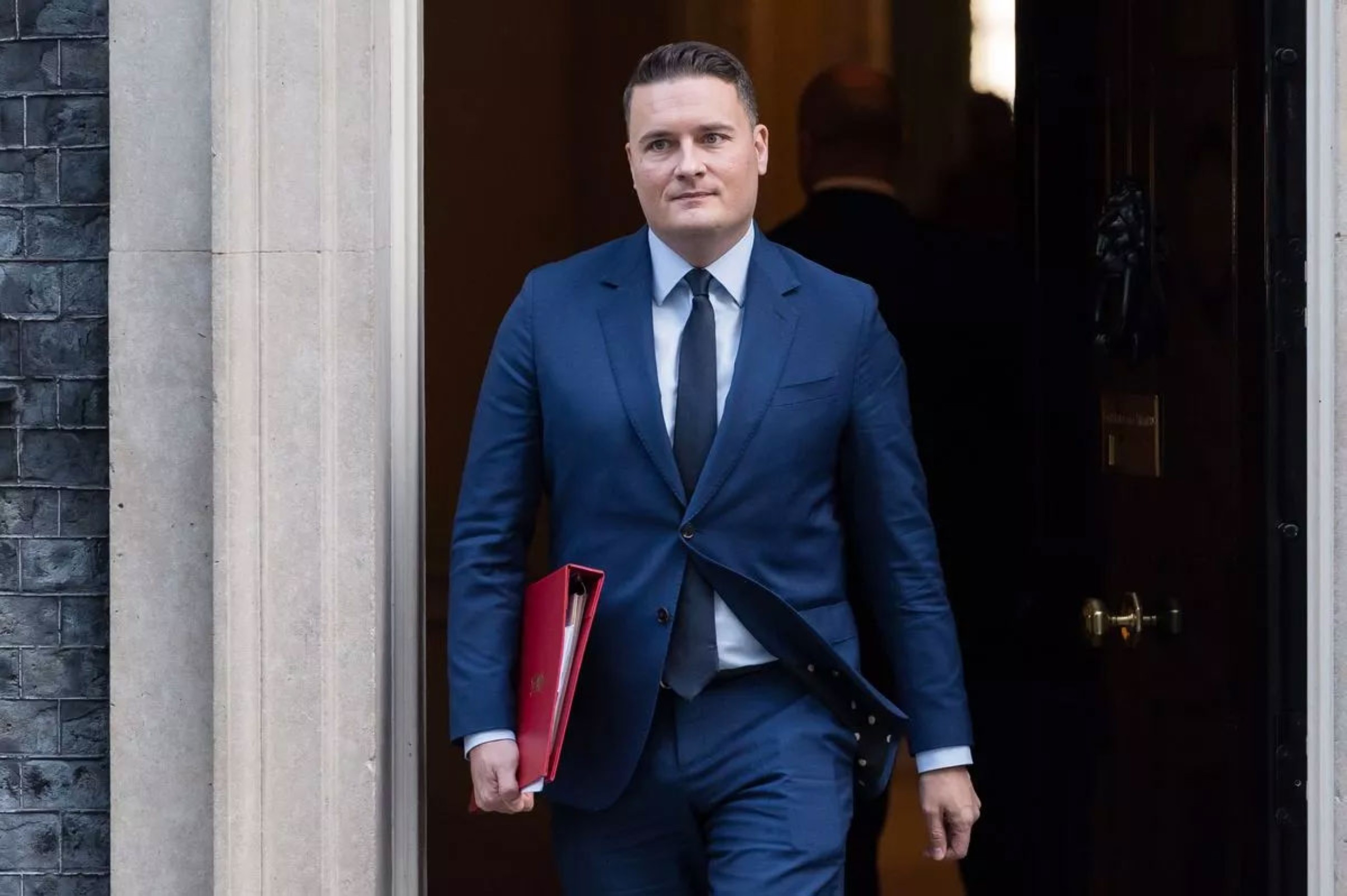 Health secretary slams doctors&rsquo; strike amid flu