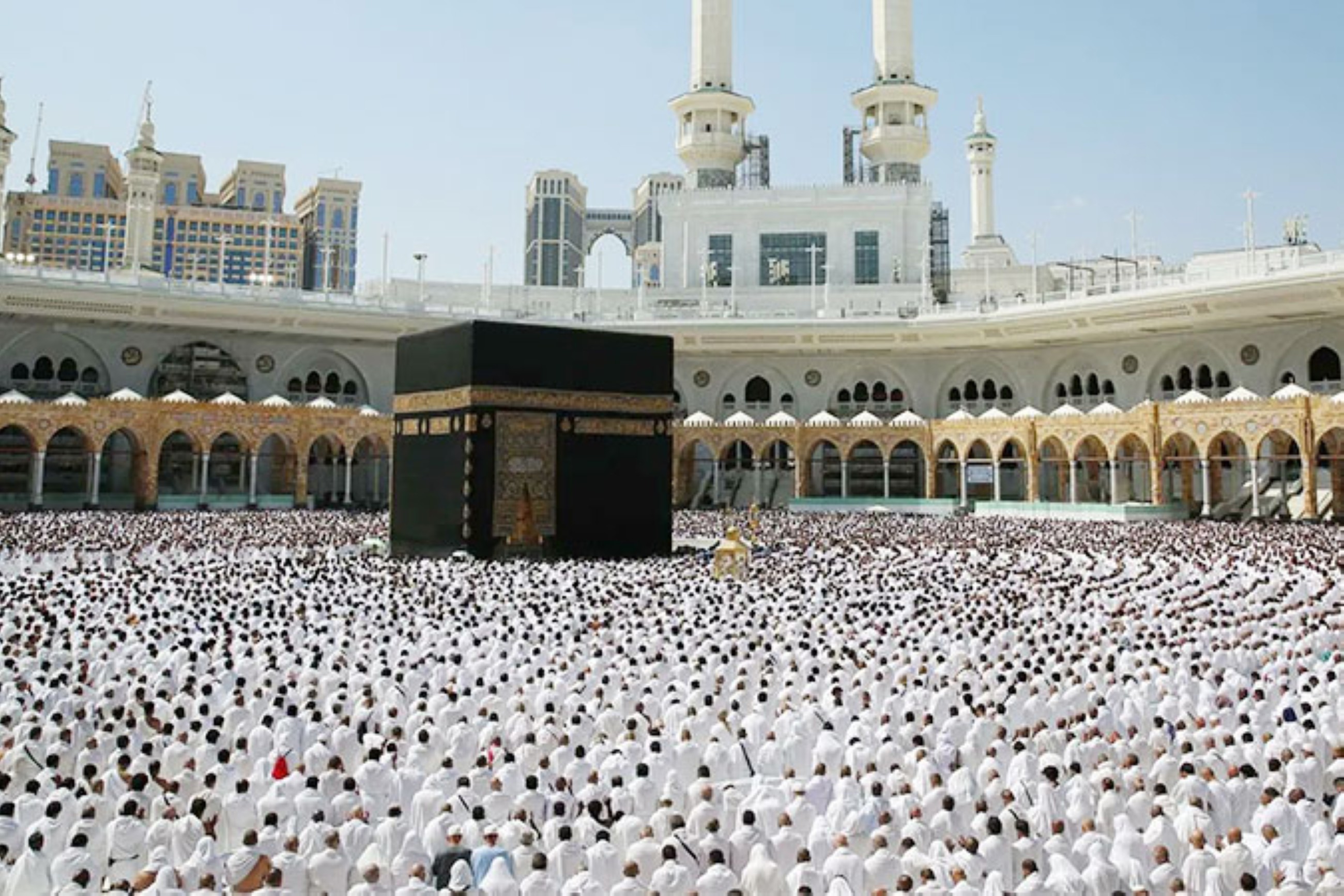 Man injured after jumping from upper floors of Grand Mosque