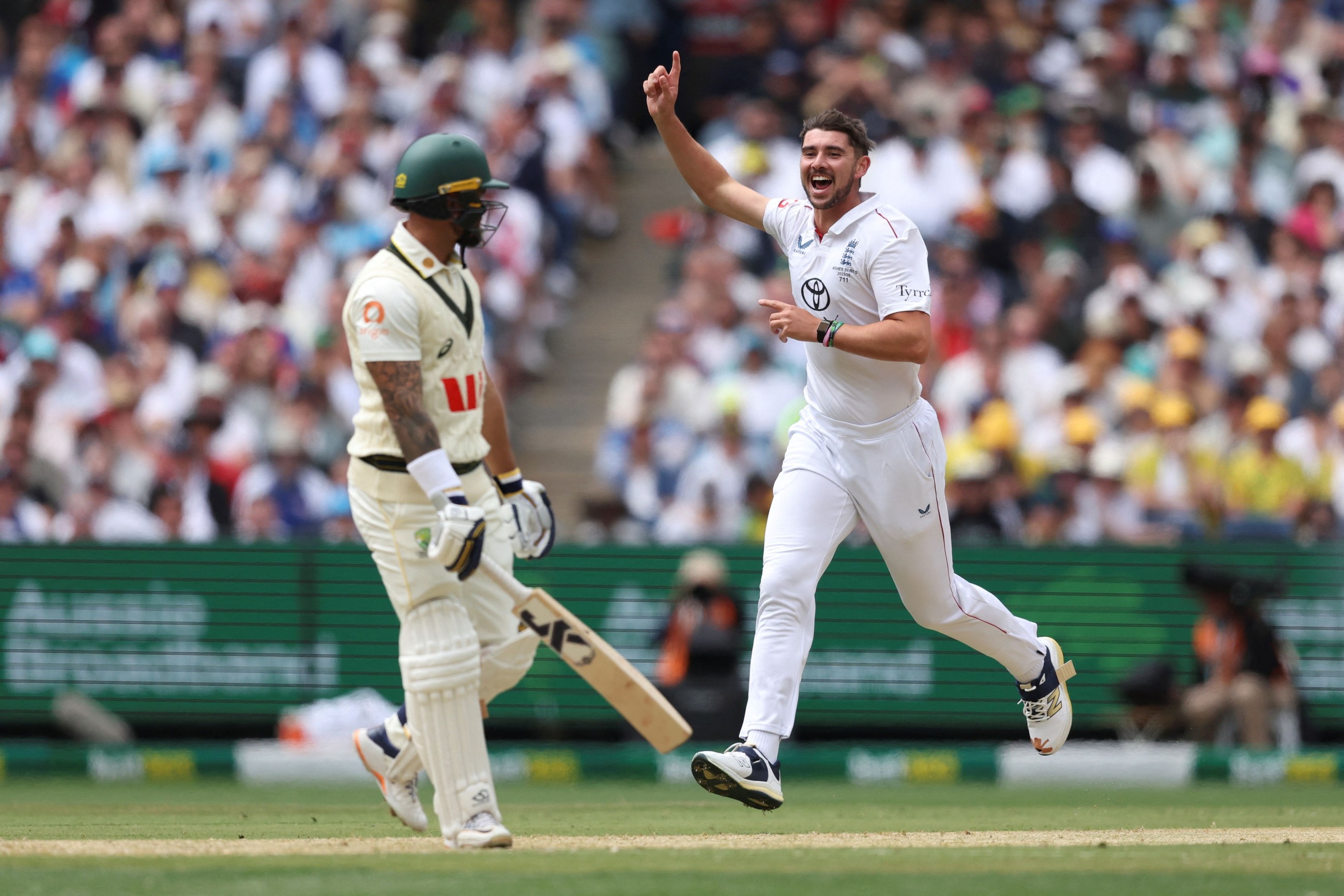 Australia take 46-run lead after 20 wickets fall in MCG mayhem