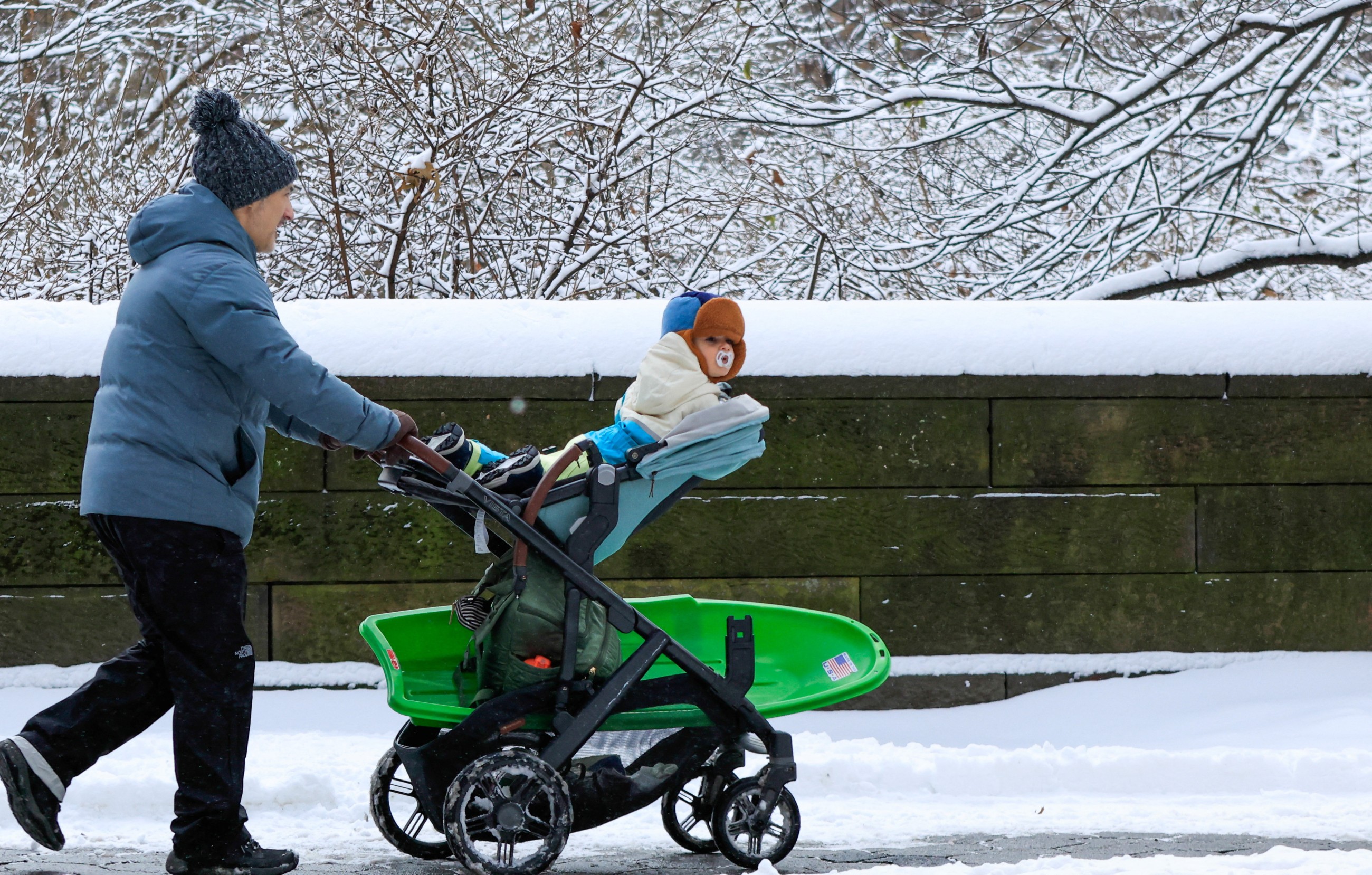 Thousands of flights hit as winter storm pummels US
