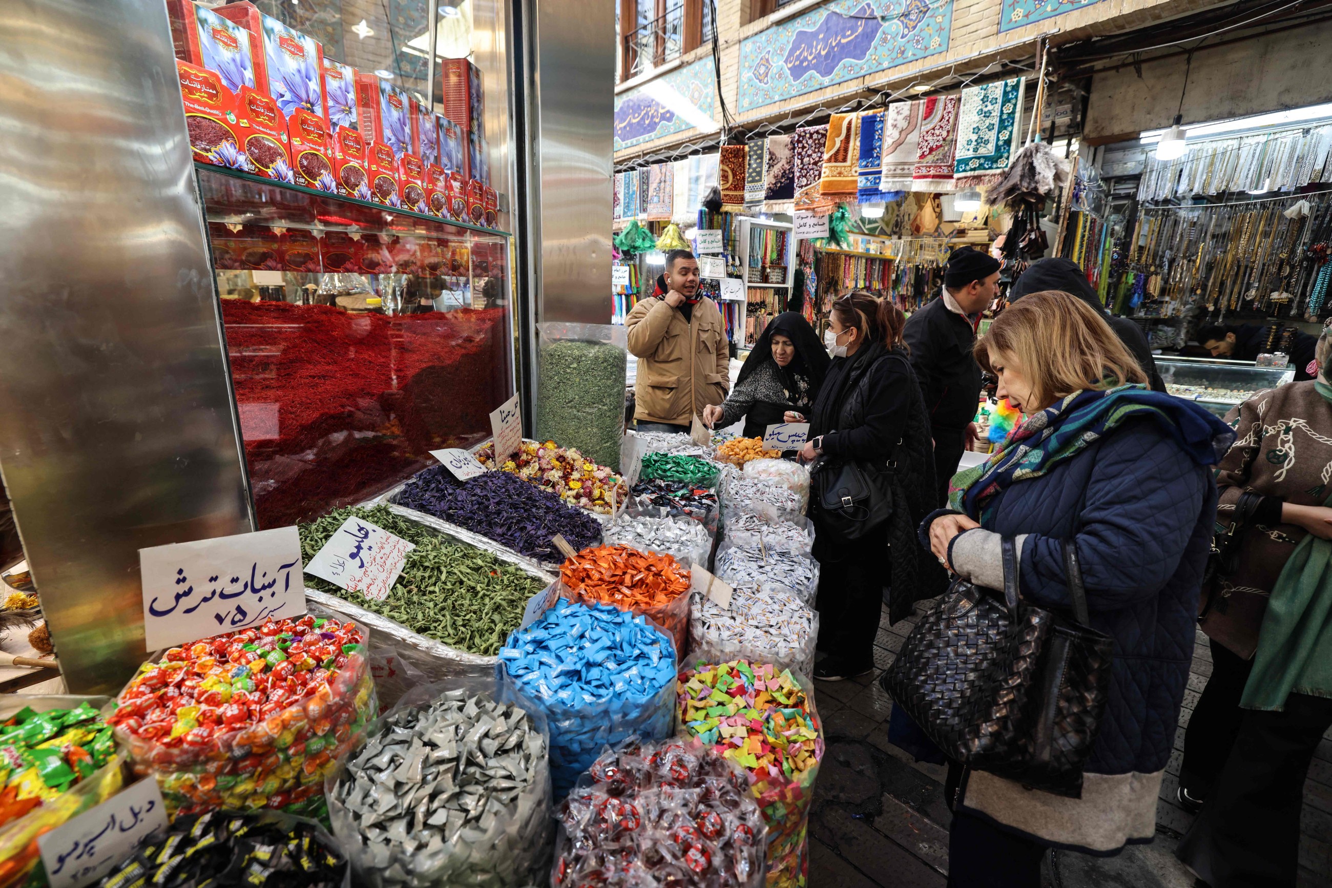 Iranian students join demonstrations after Tehran shopkeepers protest