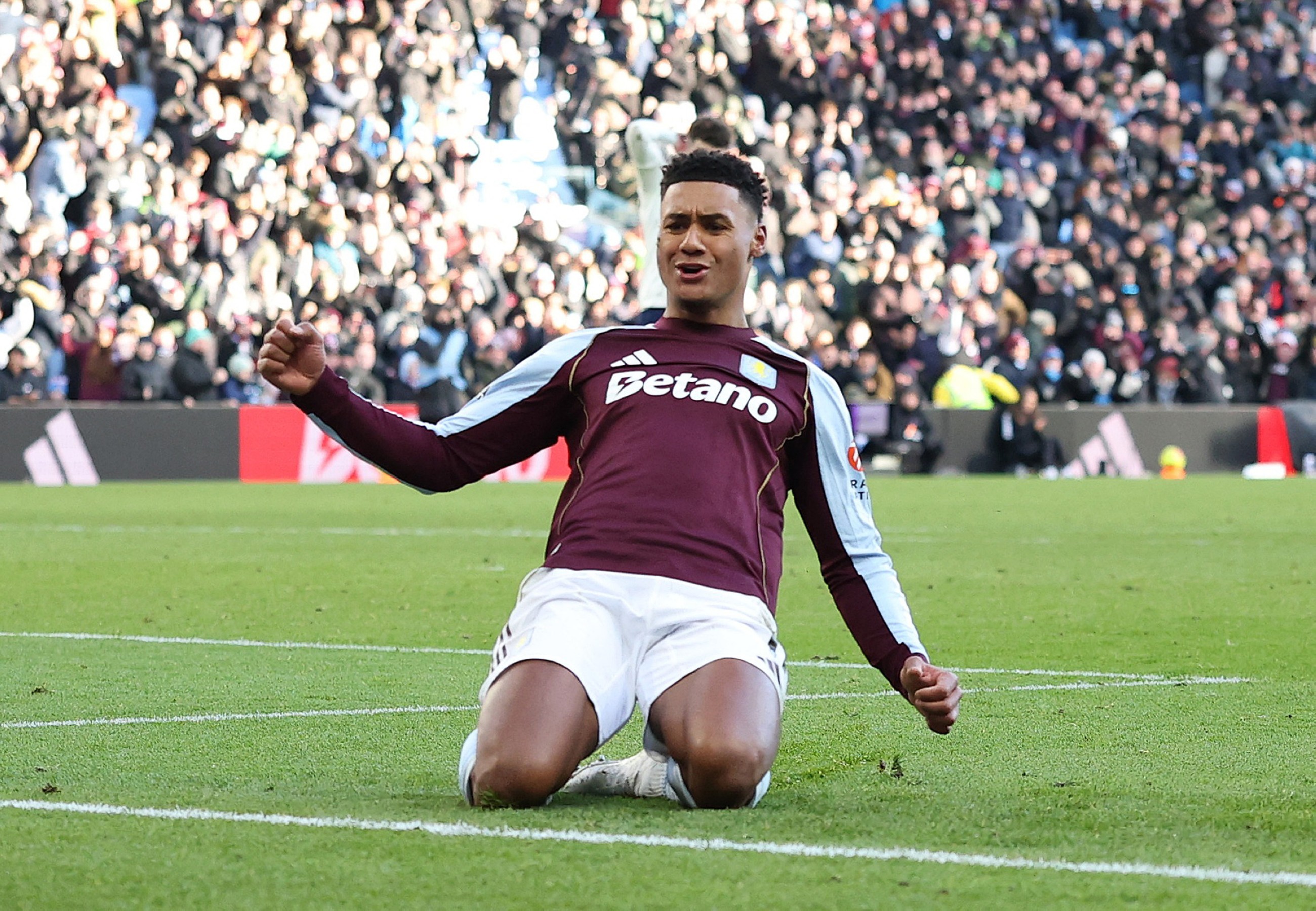 Villa continue title charge with victory over hapless Forest, move to second spot after leaders Arsenal