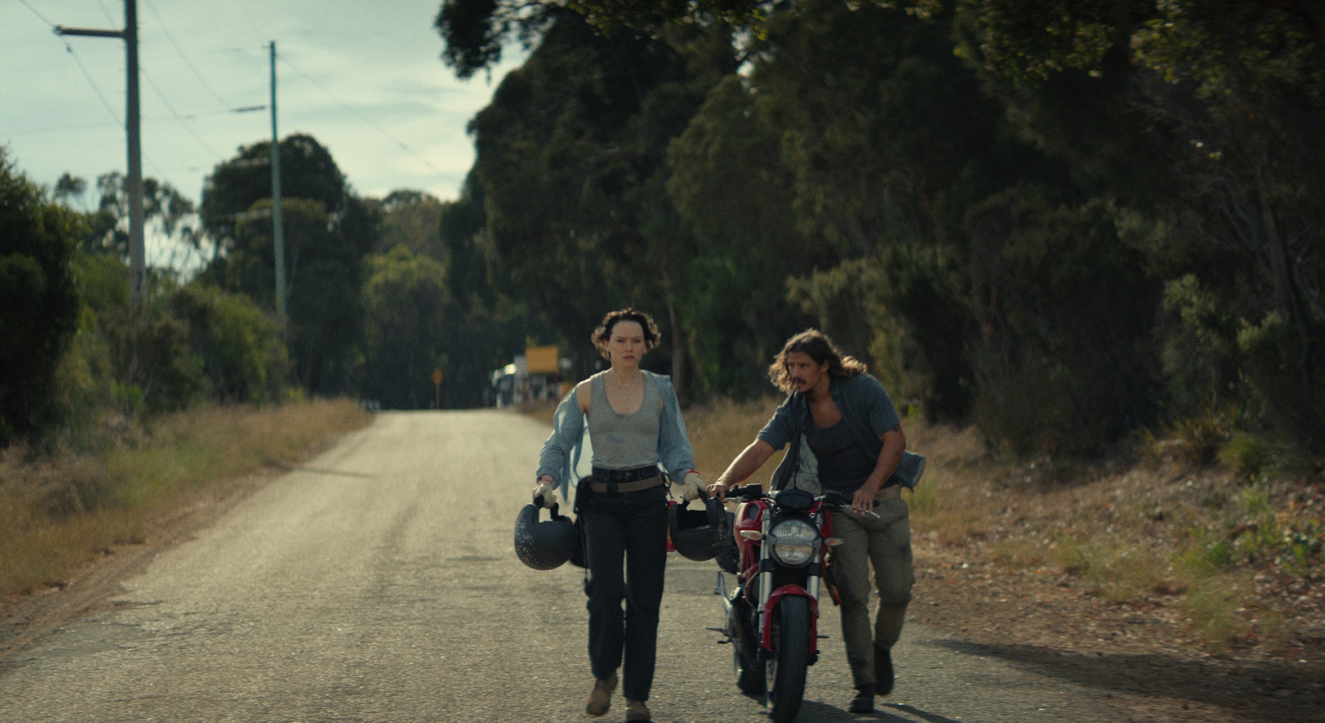 Daisy Ridley stars in zombie drama with fading pulse