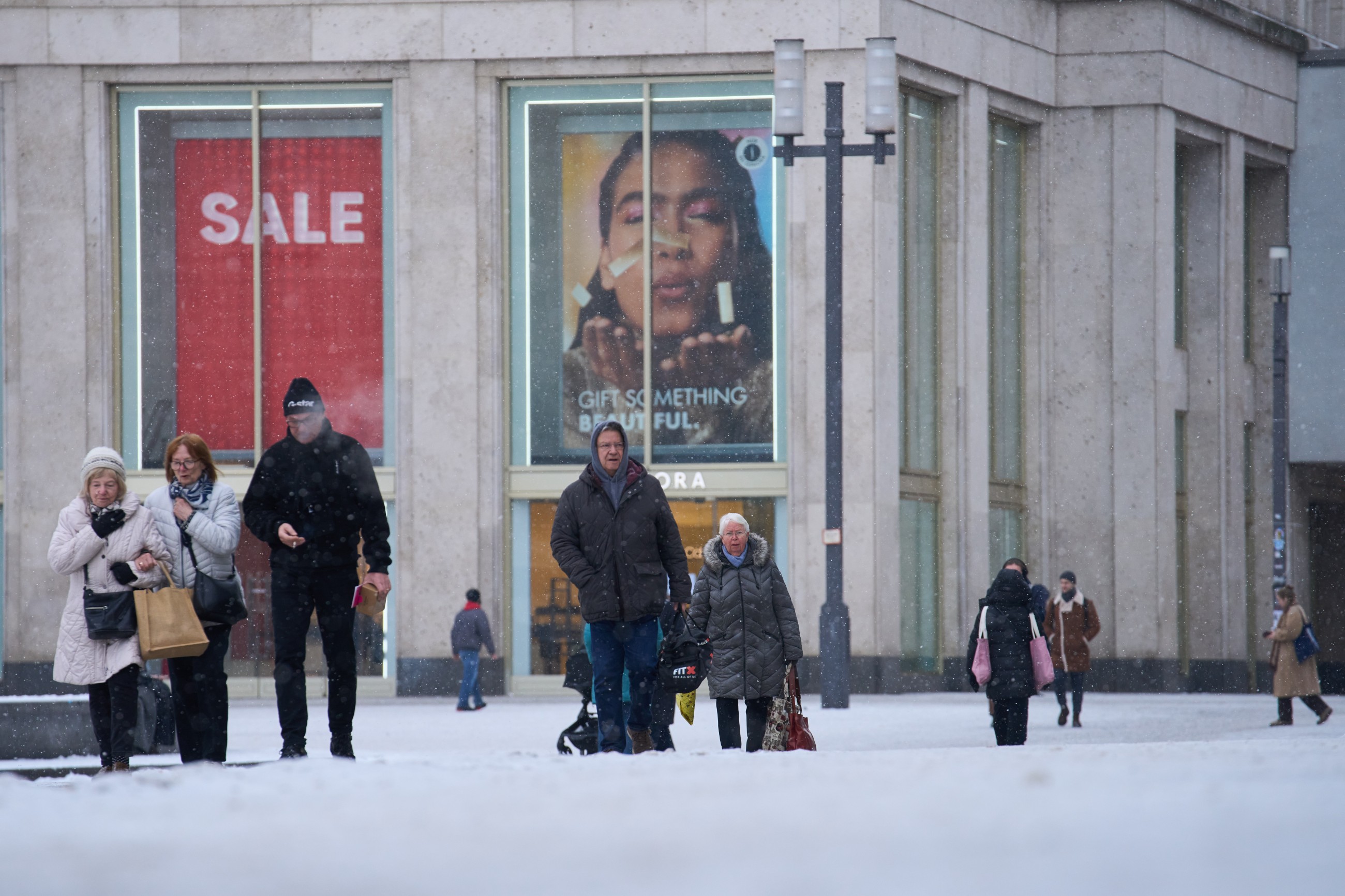 UAE urges citizens in France to exercise caution due to snow
